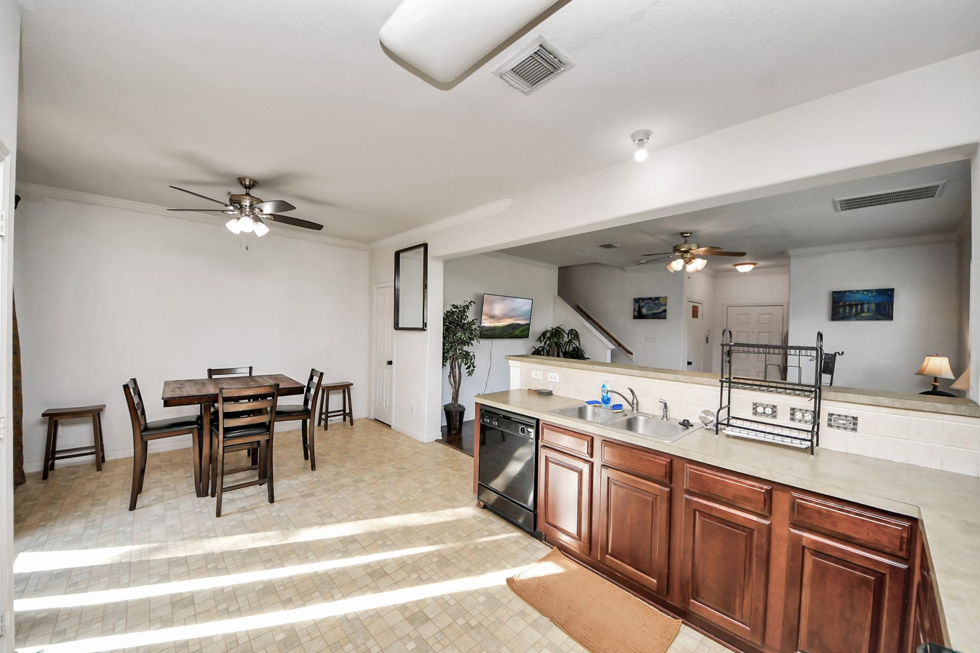 7903 Barnes Ridge Lane, Houston, TX 77072 Kitchen open to Dining