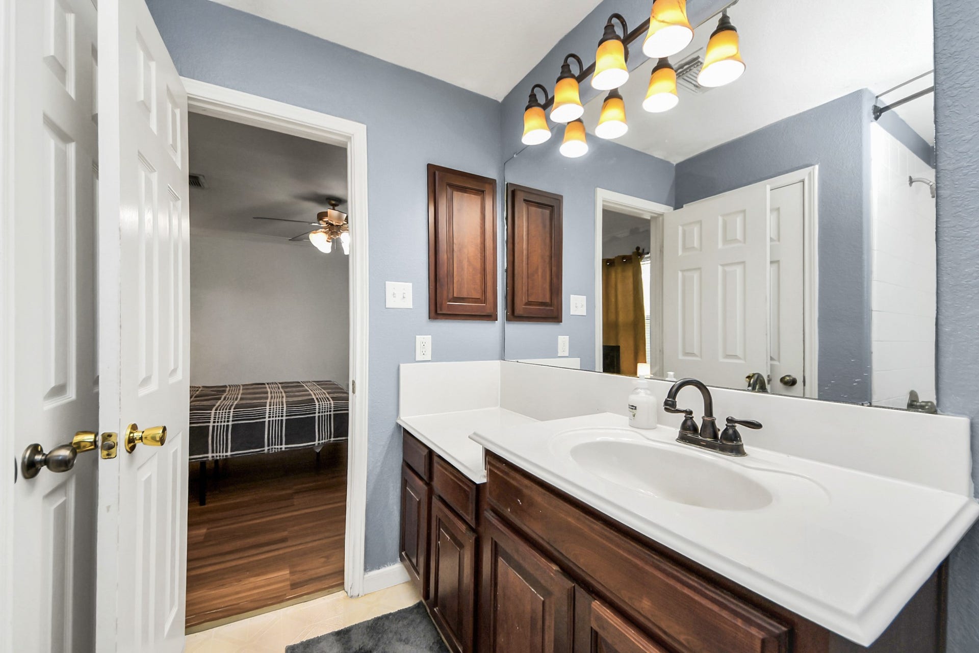 7903 Barnes Ridge Lane, Houston, TX 77072 Primary Bath