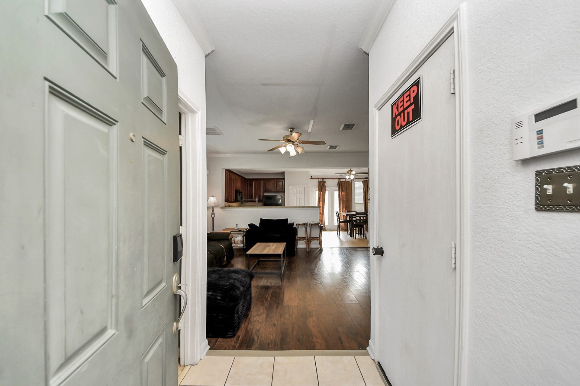 7903 Barnes Ridge Lane, Houston, TX 77072 Entrance