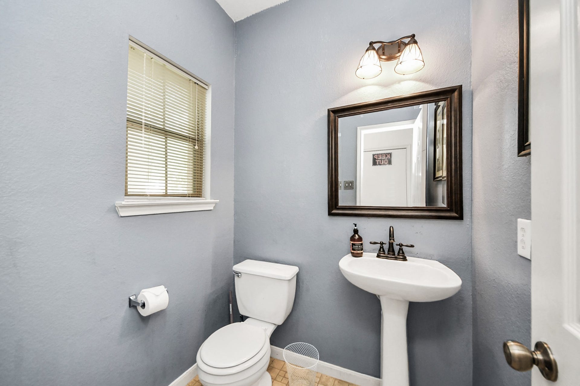 7903 Barnes Ridge Lane, Houston, TX 77072 Half bath downstairs