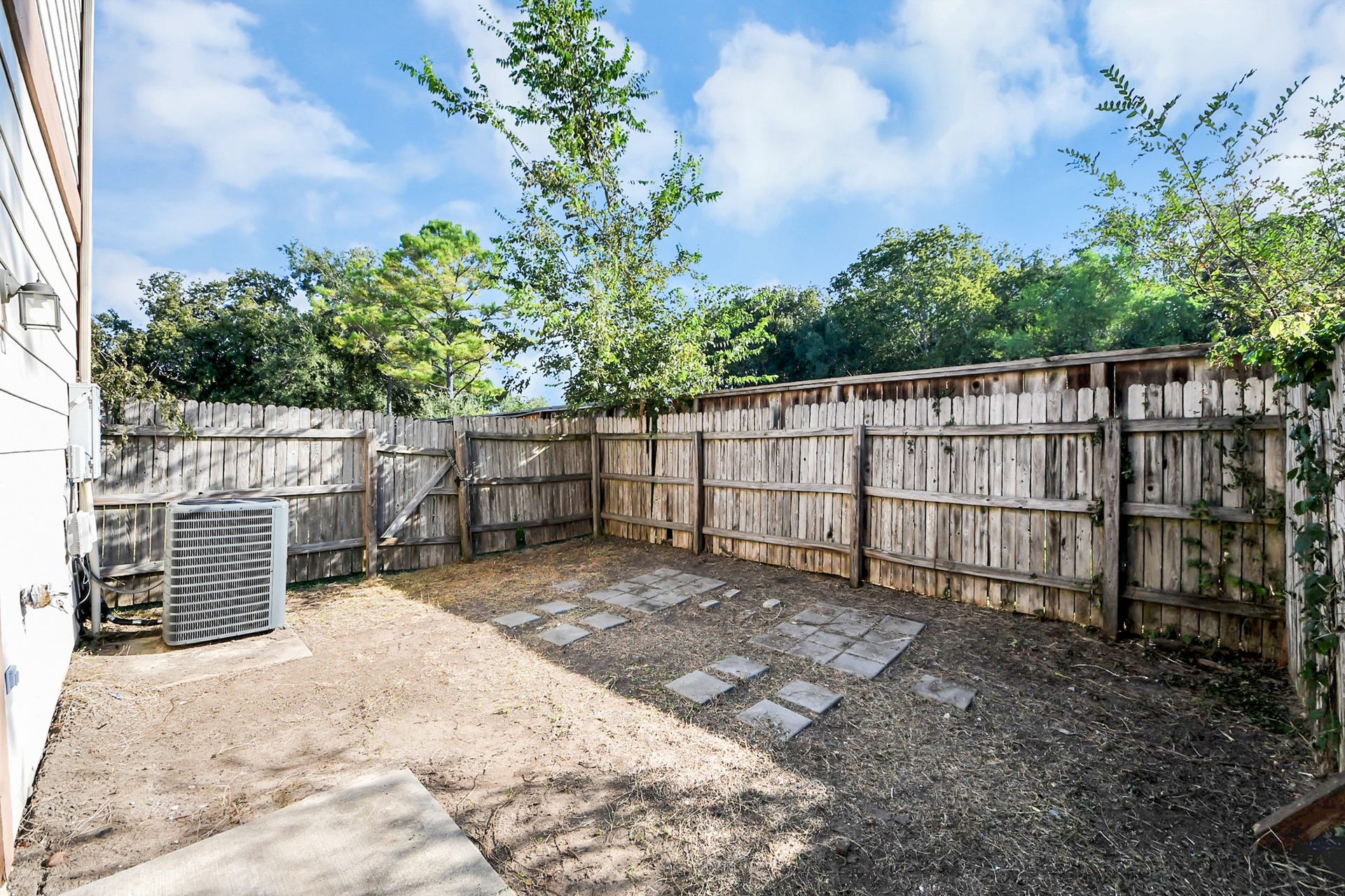 7903 Barnes Ridge Lane, Houston, TX 77072 Backyard