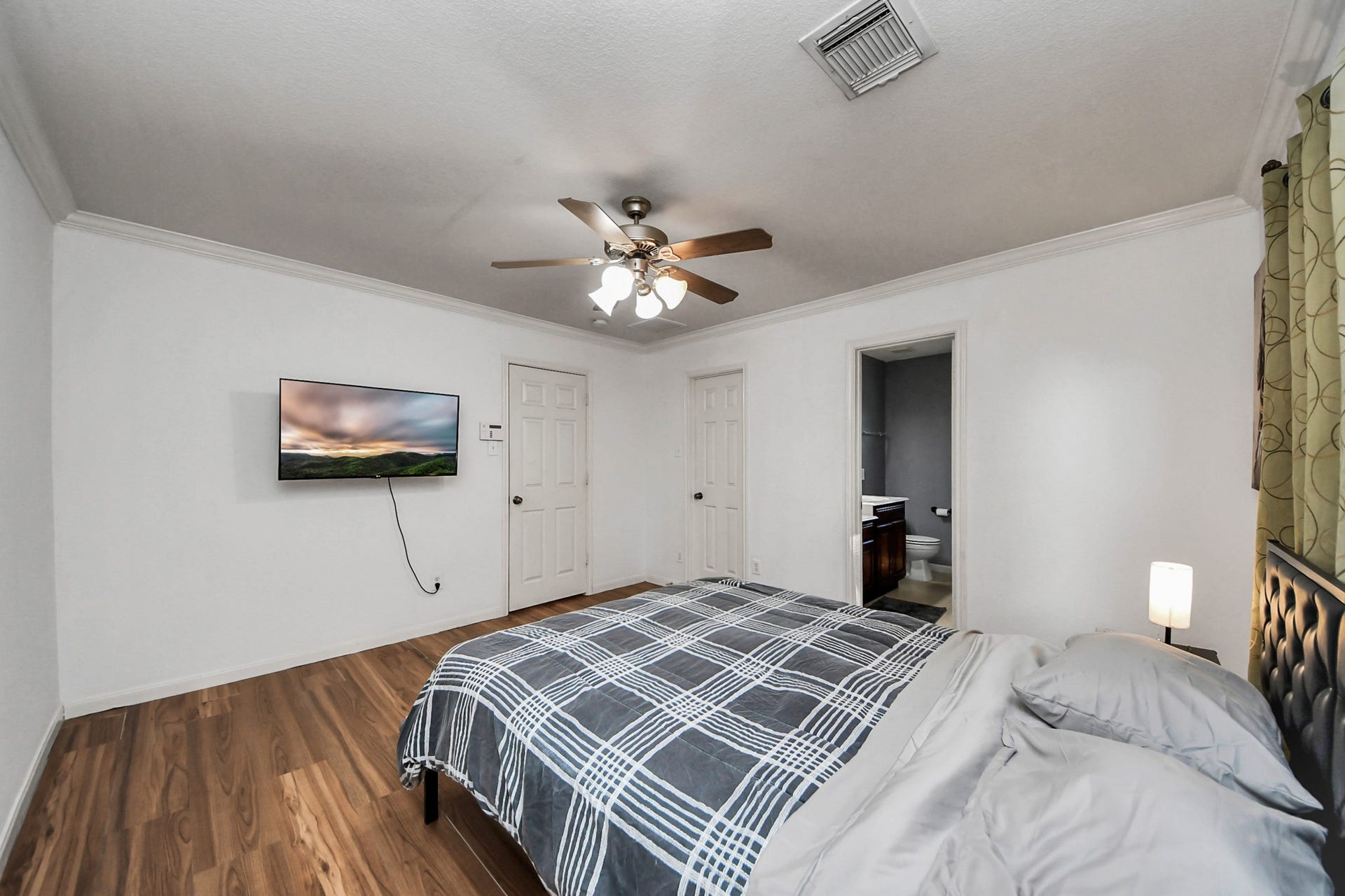 7903 Barnes Ridge Lane, Houston, TX 77072 Primary Bedroom