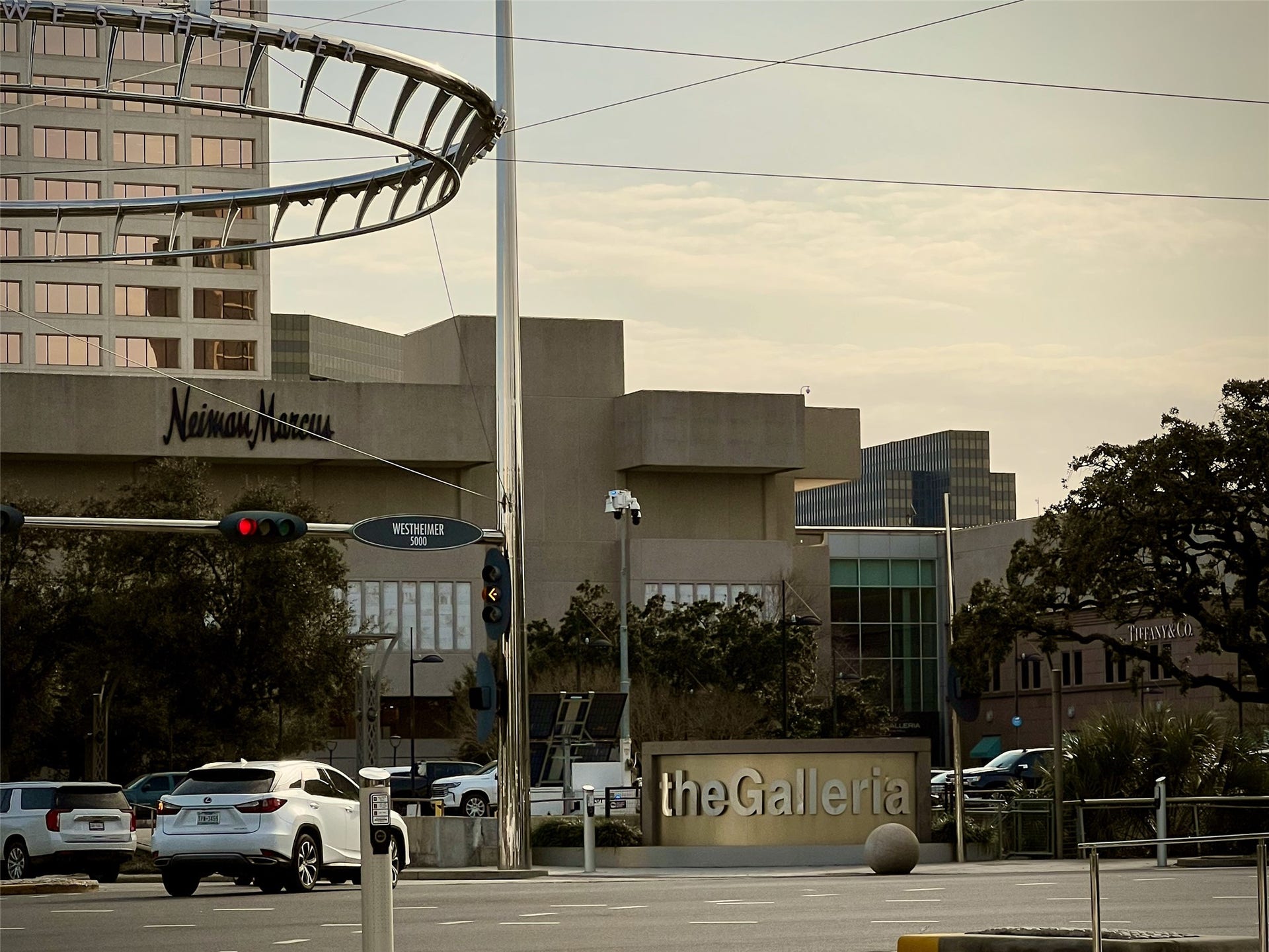 5353 Memorial Drive, #1006, Houston, TX 77007 The Galleria mall & uptown park is only short drive for lots shopping & fine dining.