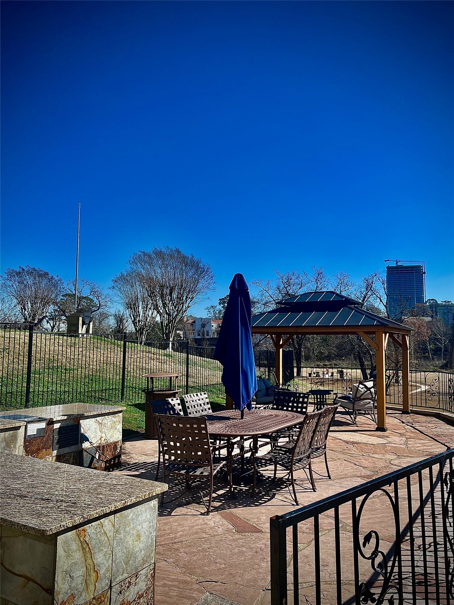 5353 Memorial Drive, #1006, Houston, TX 77007 Another view of the outdoor kitchen.
