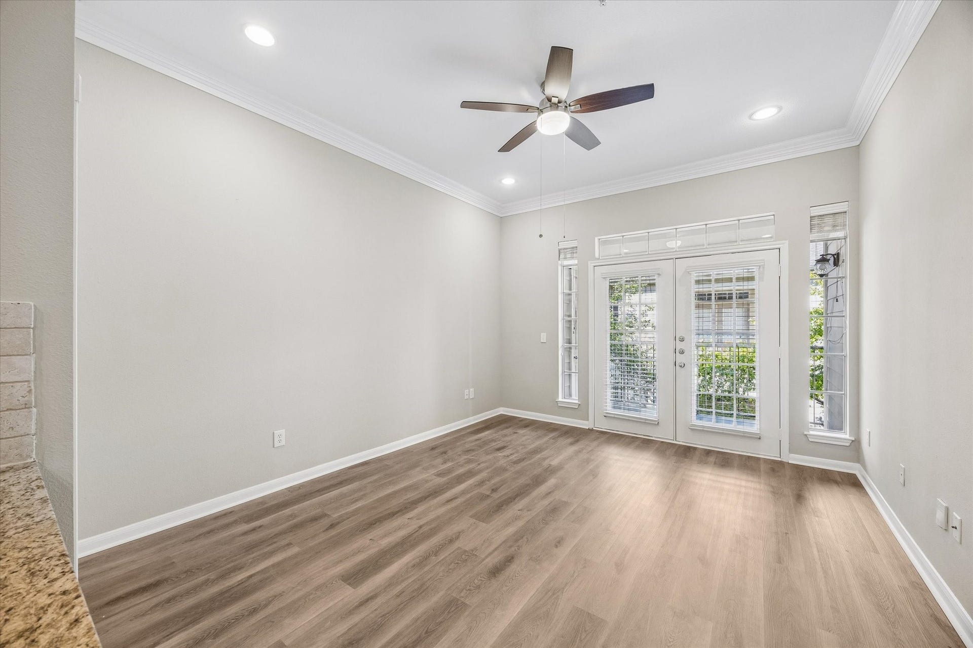 5353 Memorial Drive, #1006, Houston, TX 77007 Balcony faces the beautiful courtyard.