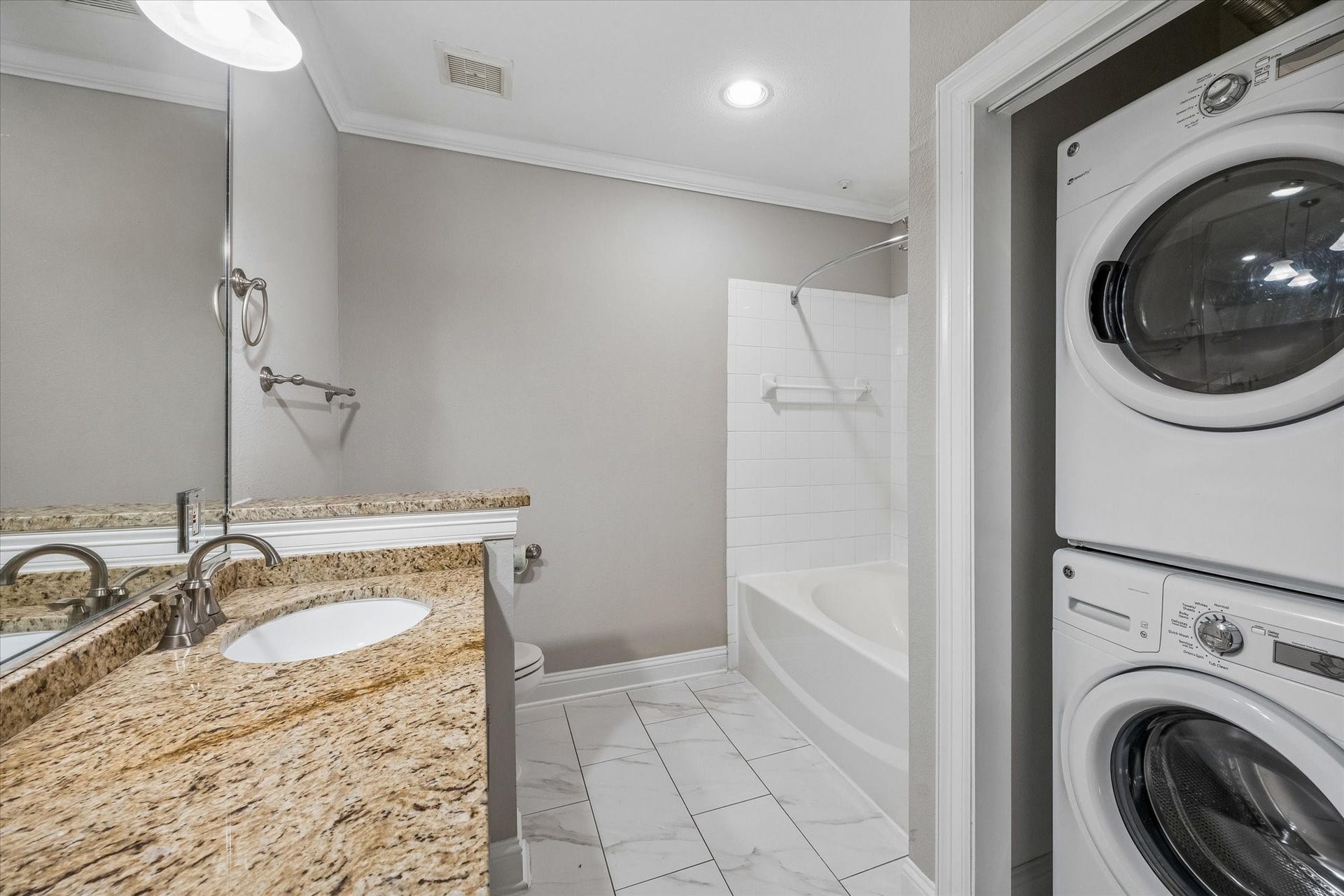 5353 Memorial Drive, #1006, Houston, TX 77007 Full size stackable washer & dryer.