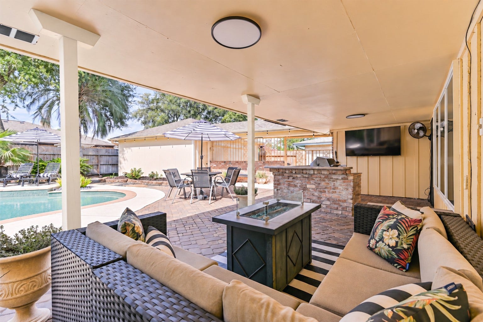 7 Park Lane, Galveston, TX 77551 7 Park Lane, Galveston, TX 77551