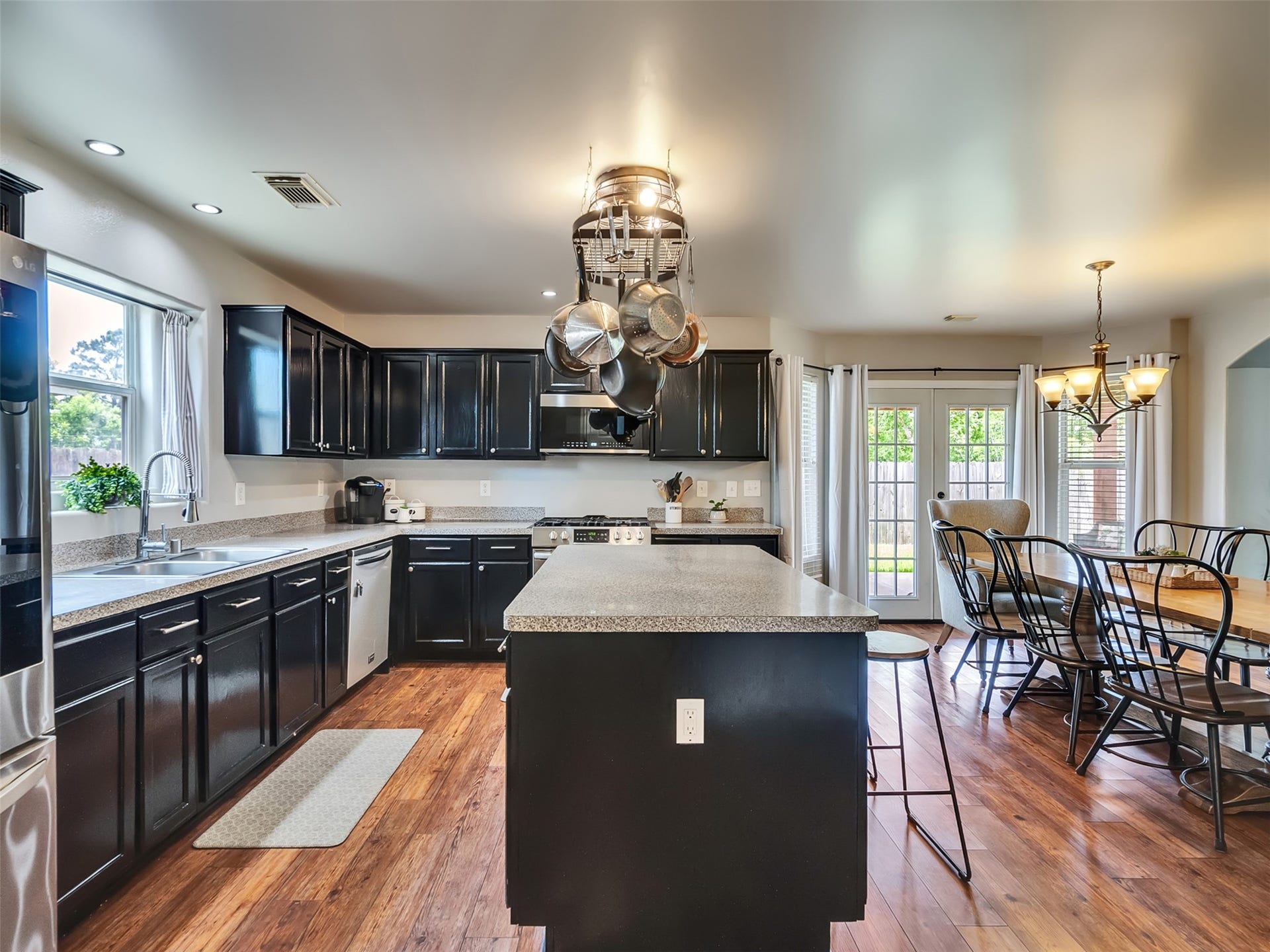 5302 Rio Ramos Street, Rosharon, TX 77583 5302 Rio Ramos Street, Rosharon, TX 77583