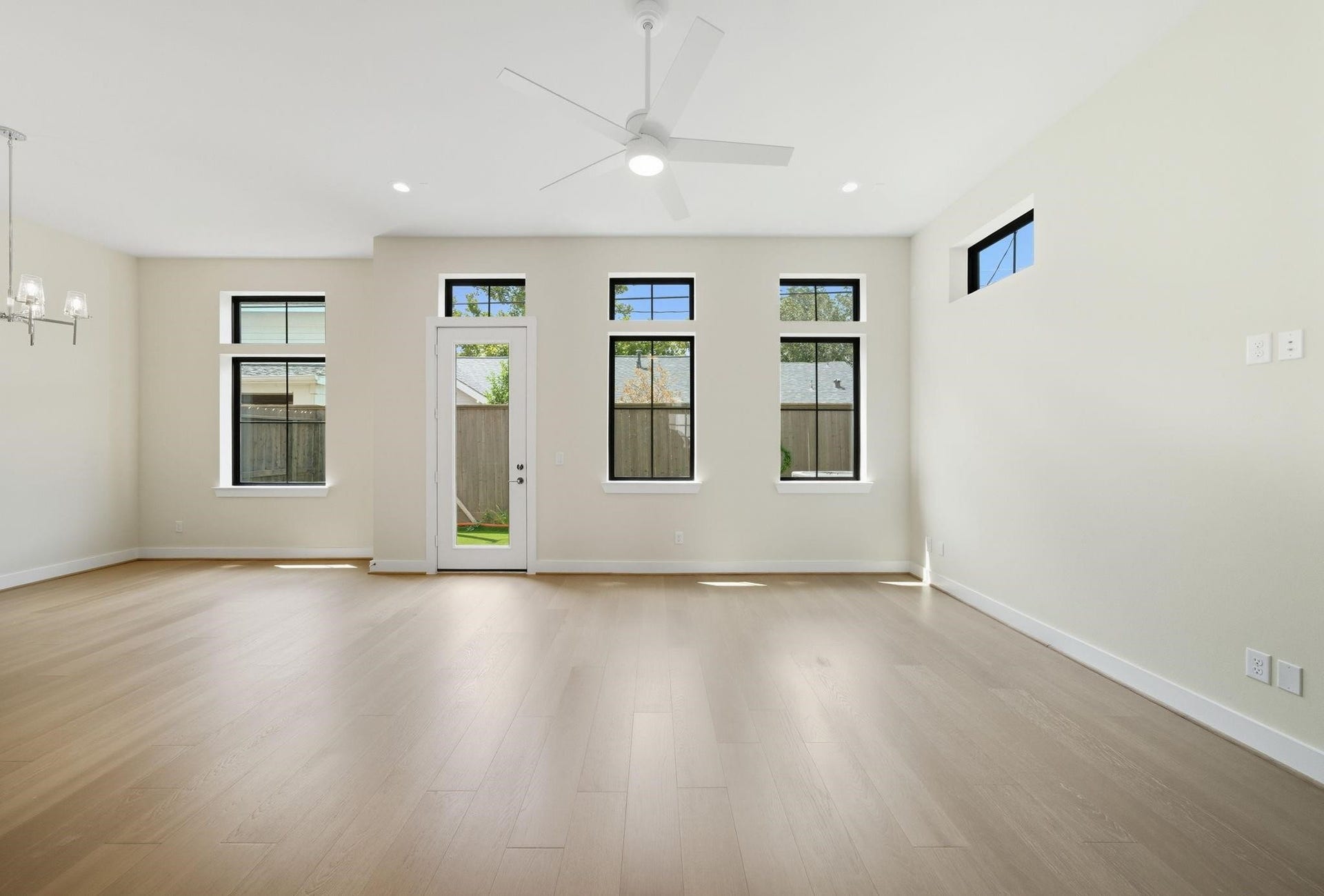 1713 Bologna Lane, Houston, TX 77055 1st Floor Living