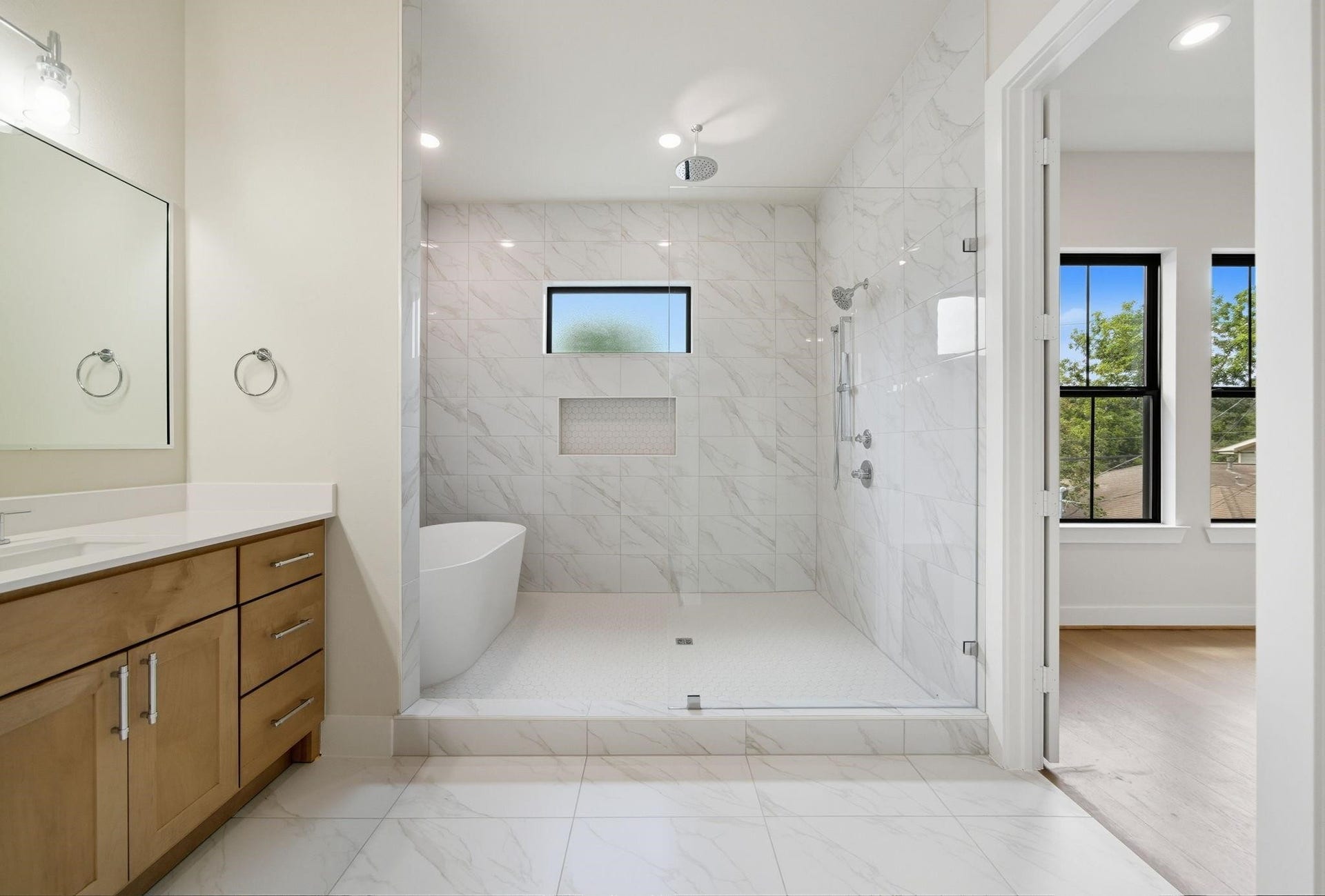 1713 Bologna Lane, Houston, TX 77055 Primary Bathroom