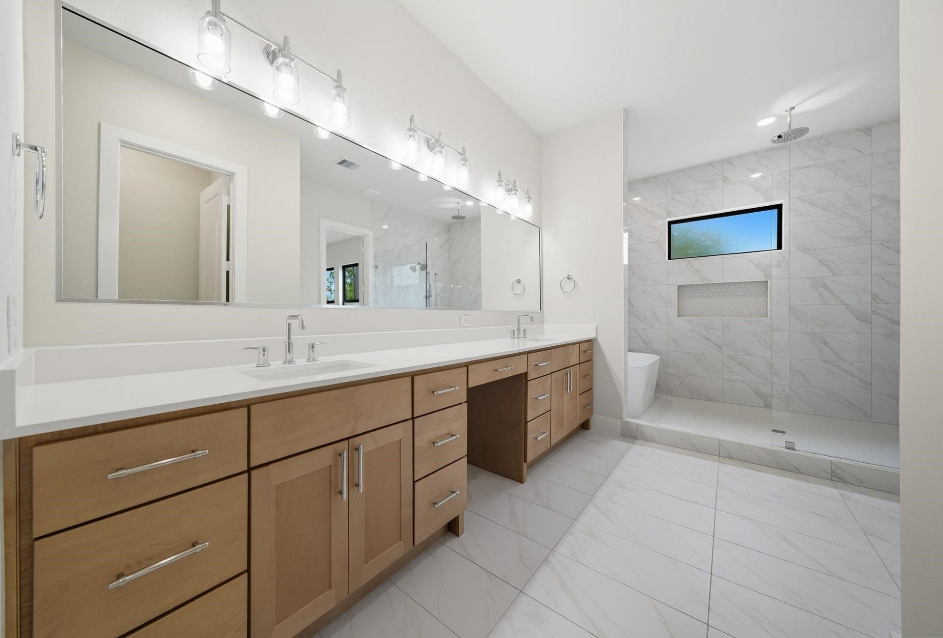 1713 Bologna Lane, Houston, TX 77055 Primary Bathroom