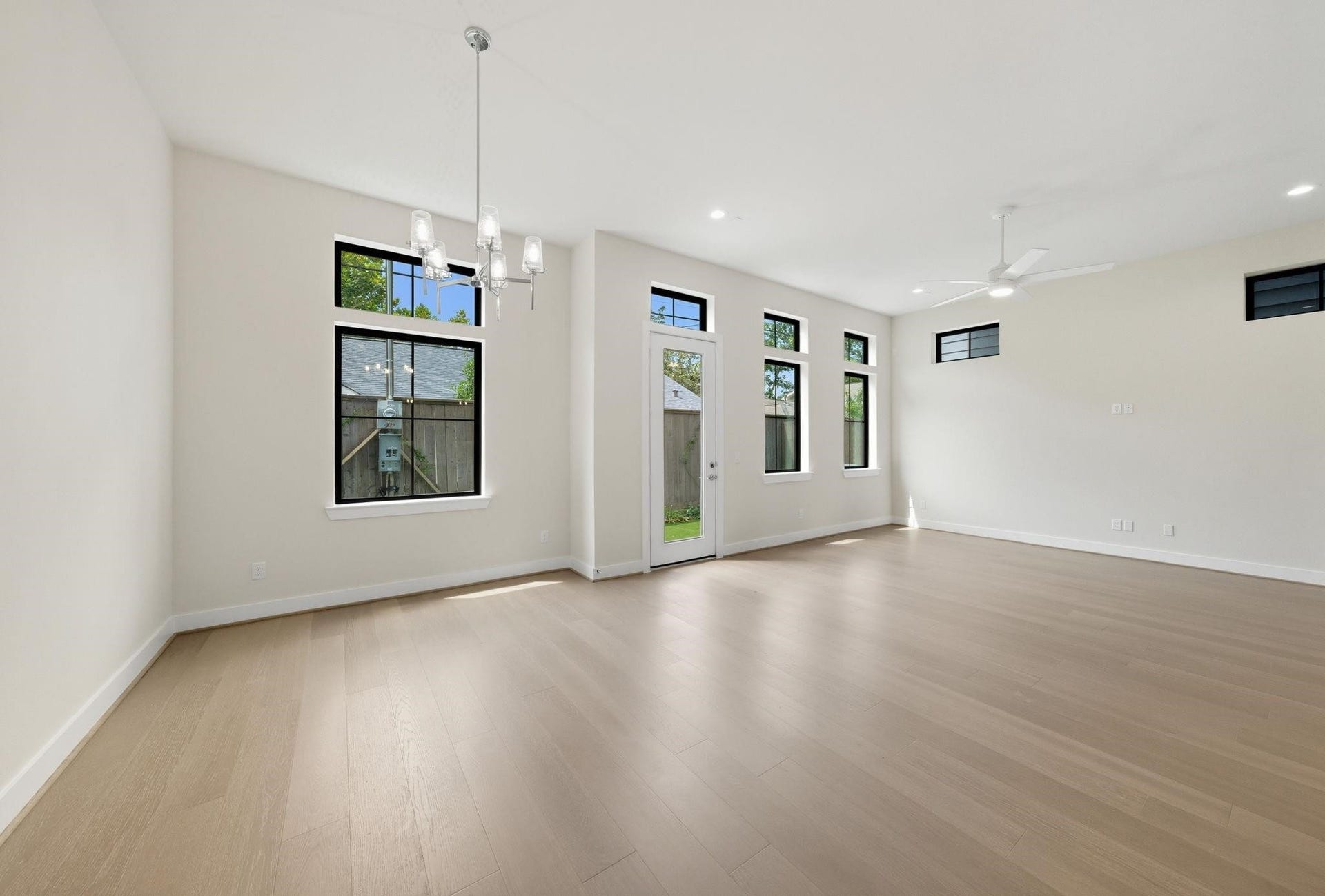 1713 Bologna Lane, Houston, TX 77055 1st Floor Living