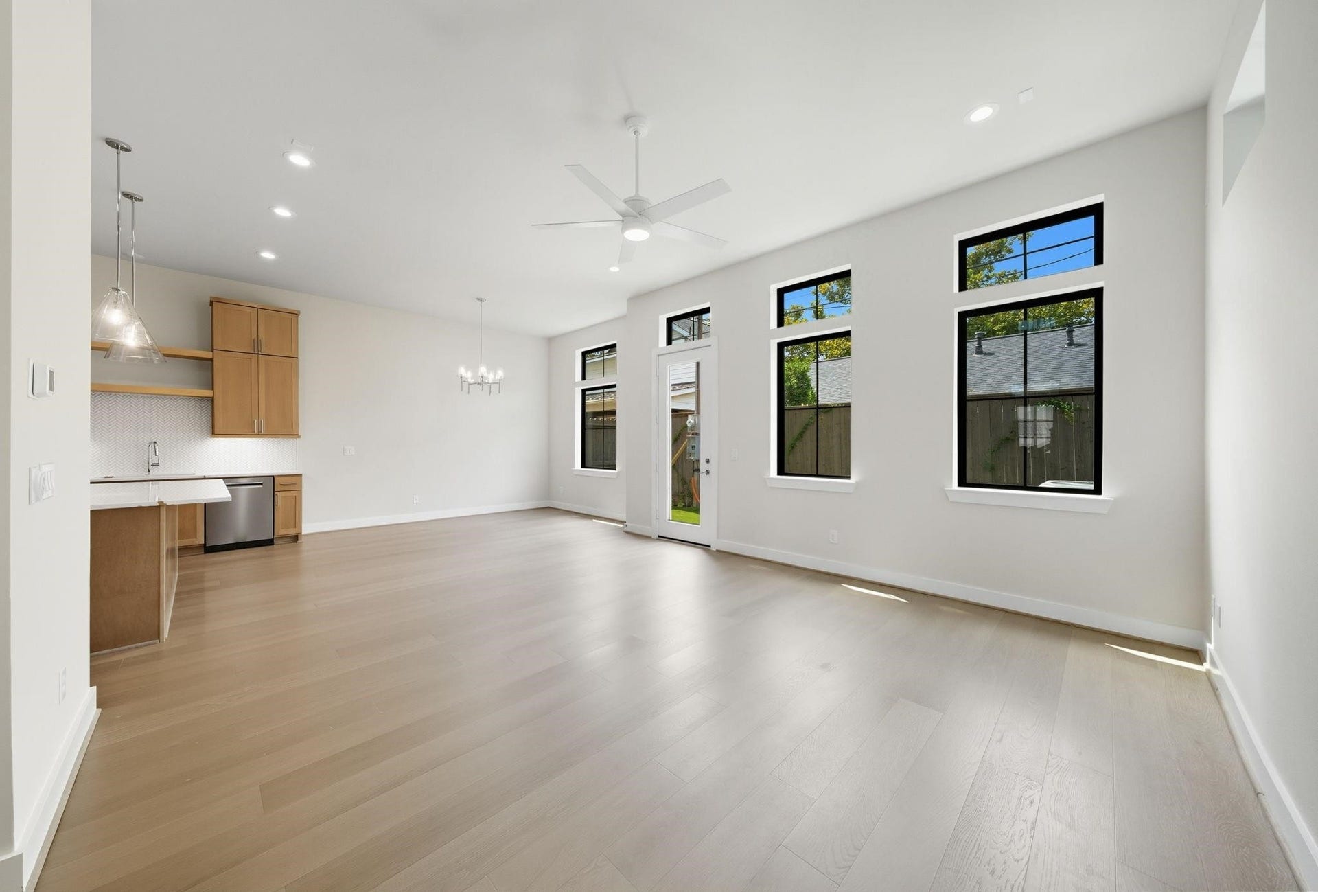 1713 Bologna Lane, Houston, TX 77055 1st Floor Living