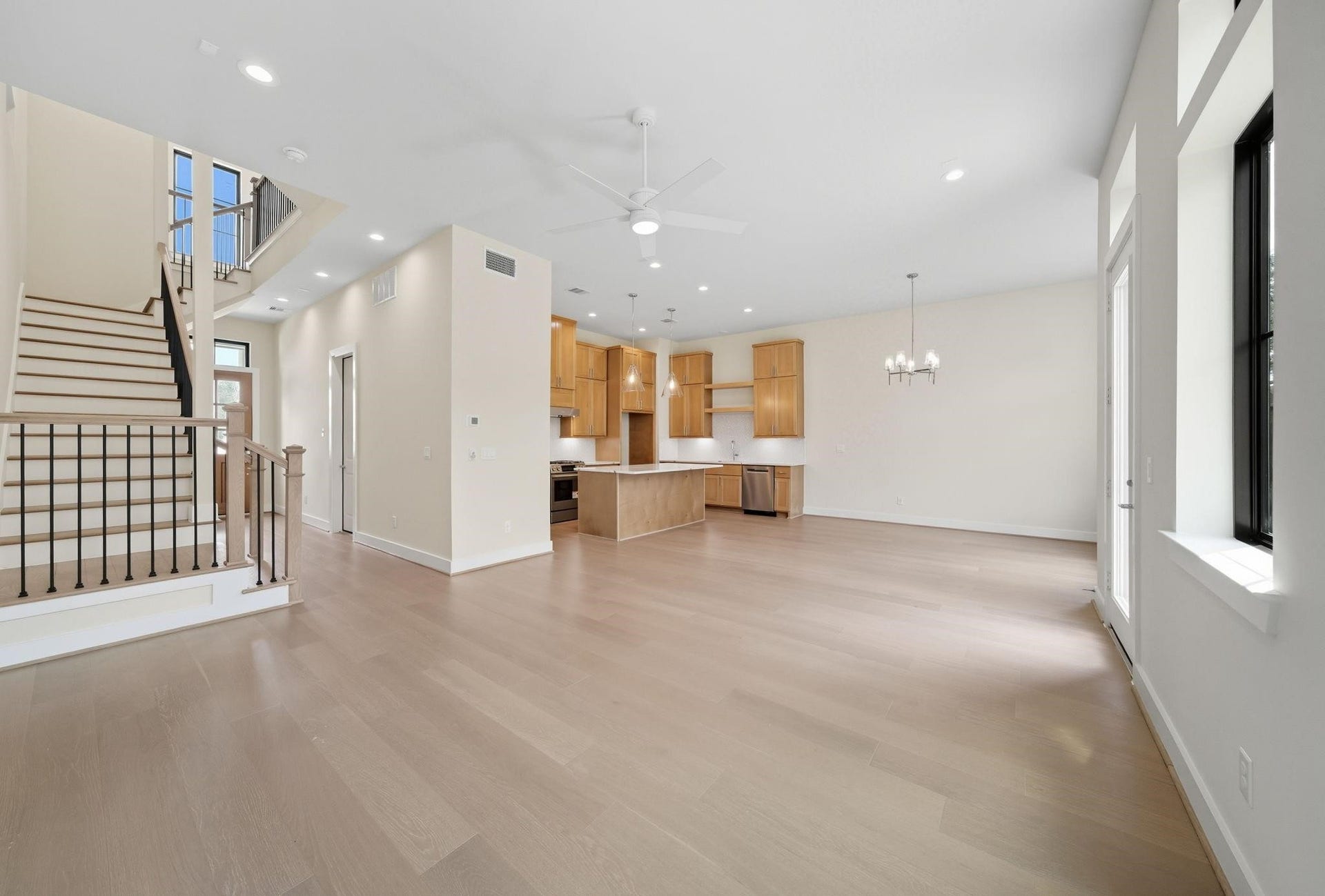 1713 Bologna Lane, Houston, TX 77055 1st Floor Living