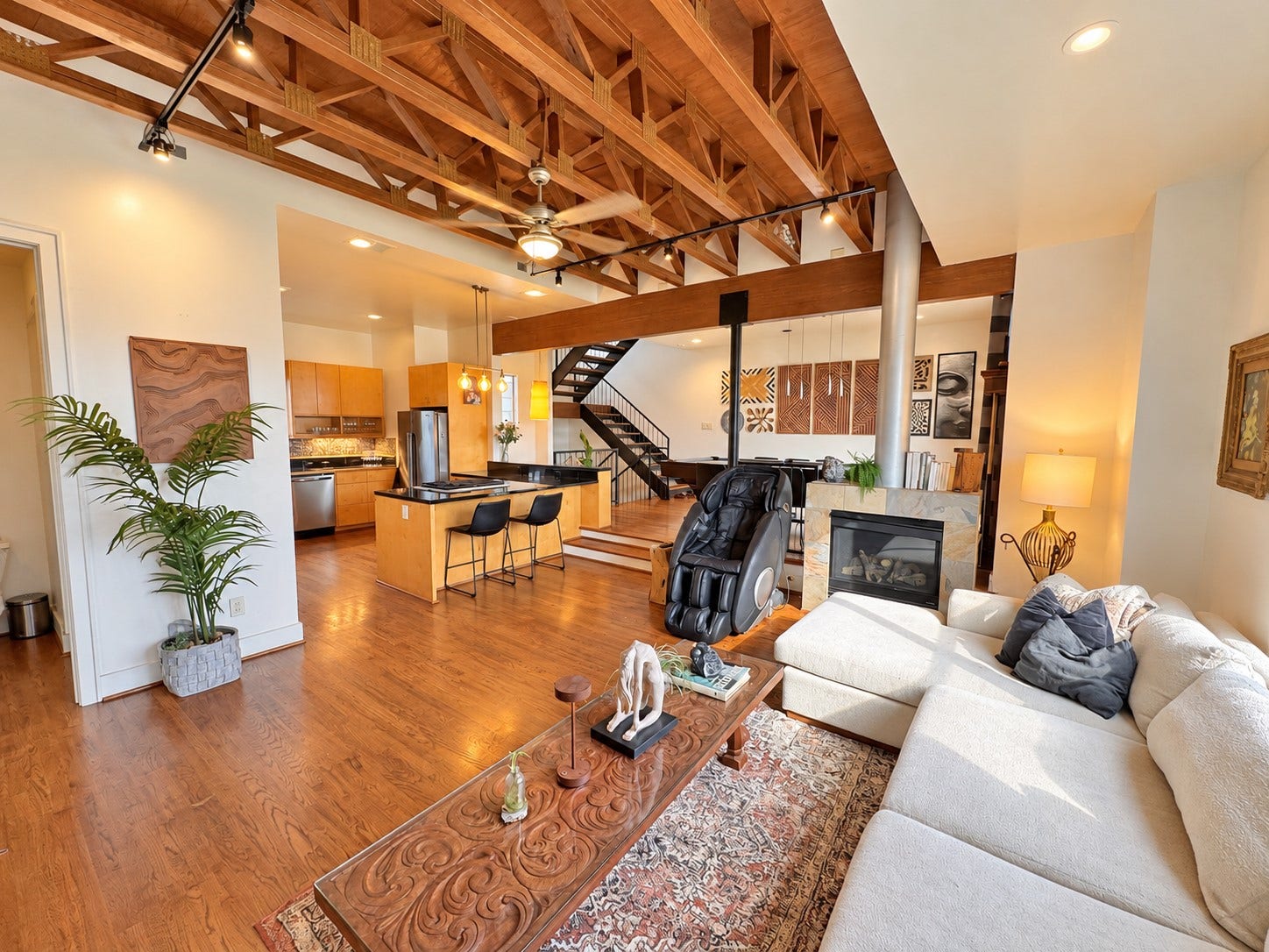Move-in-ready townhome furnished with style and comfort in mind, ideal for corporate housing or an extended stay in EaDo.