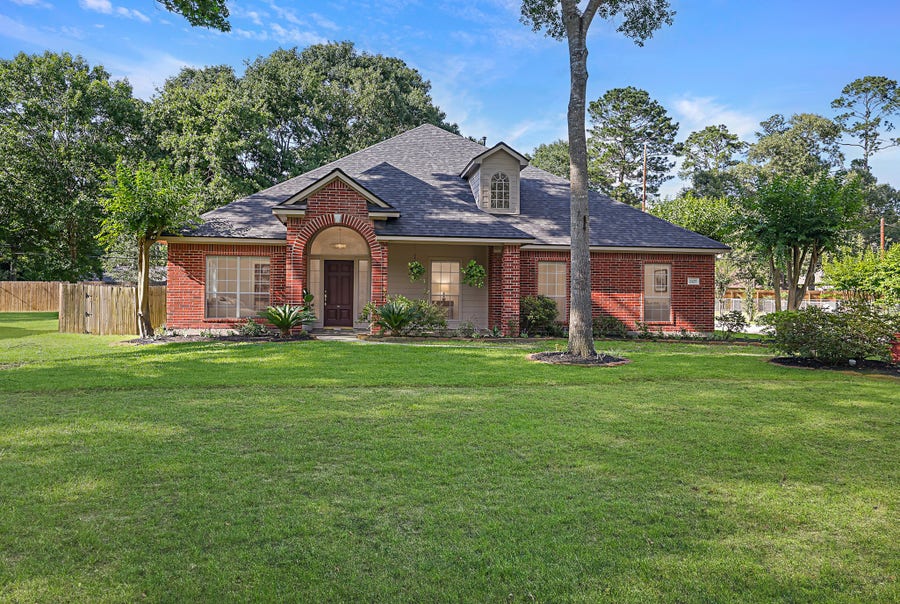Property photo for 2327 Carriage Run E, Conroe, TX