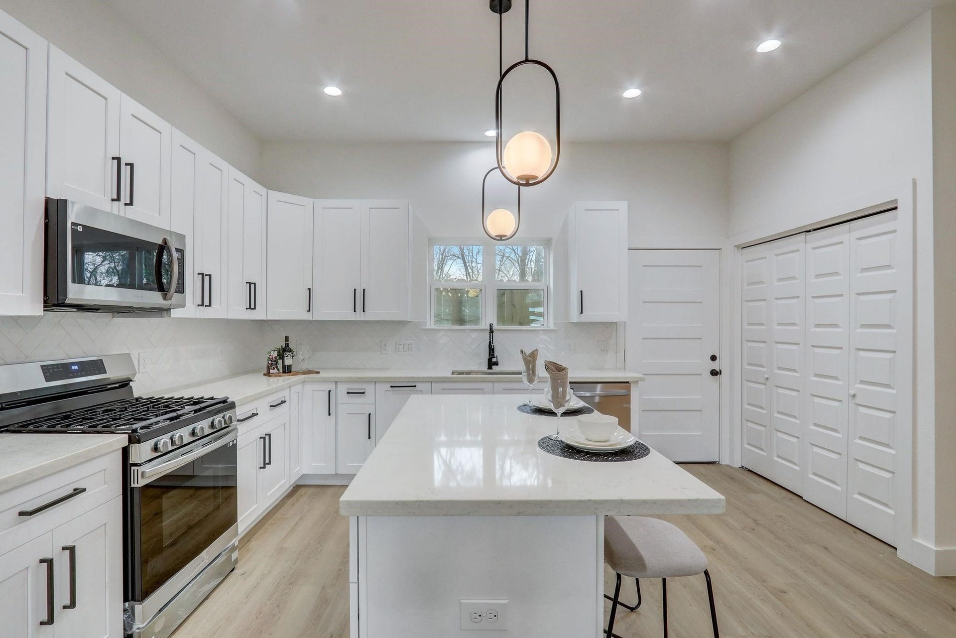 1203 Dewalt Street, Houston, TX 77088