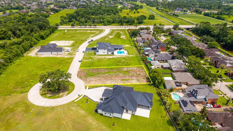 Property photo for 1618 Crown Oaks Court, Pearland, TX