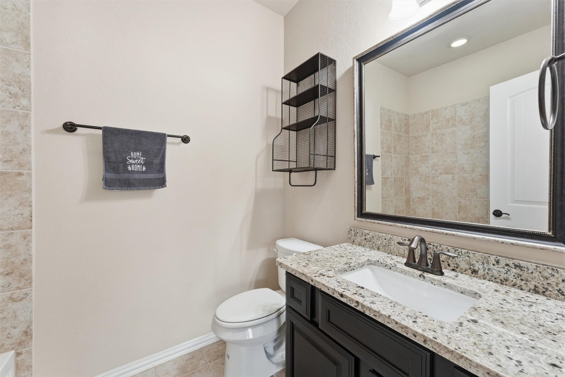 Flex room with full bath & closet upstairs.