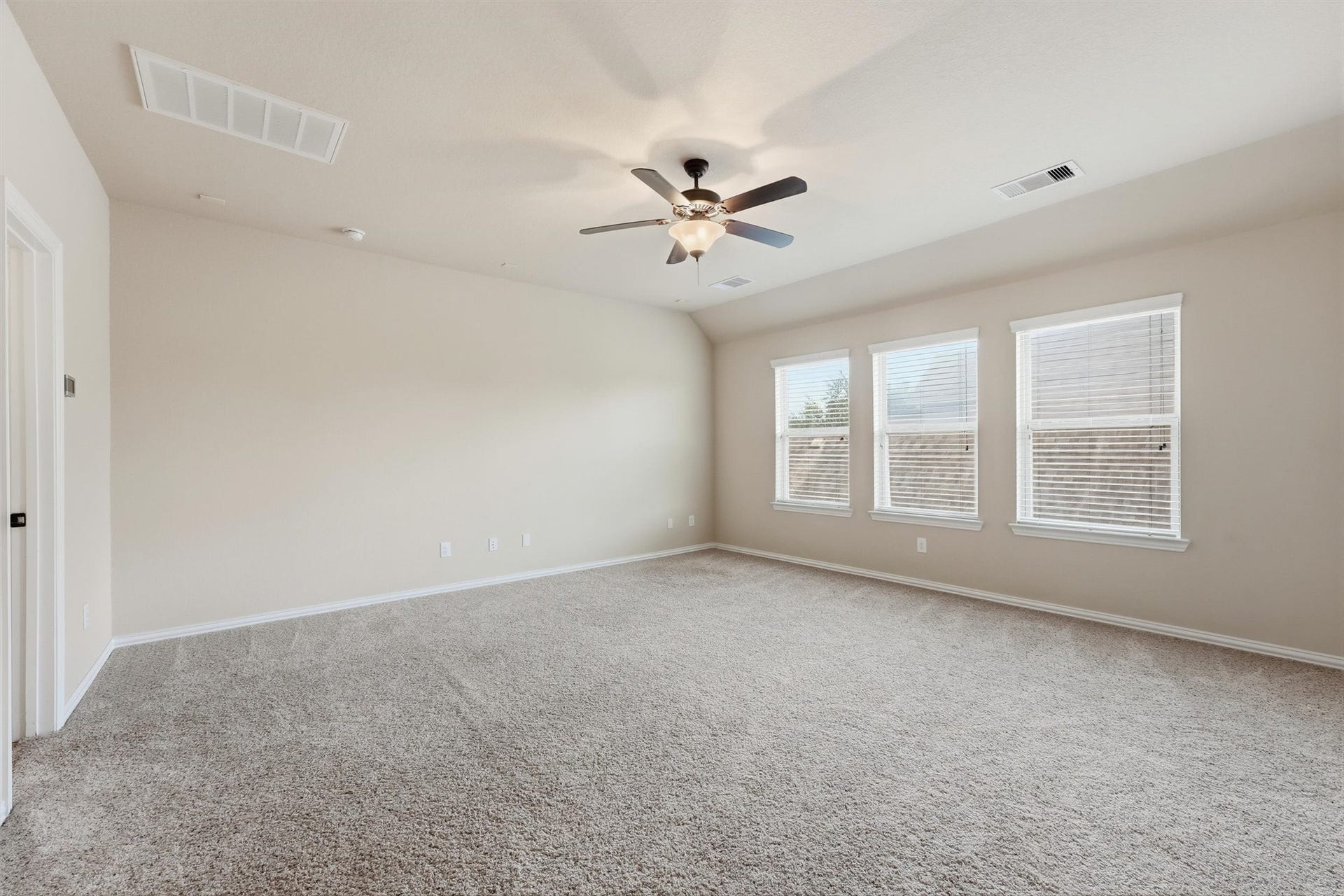 Flex room with full bath & closet upstairs.