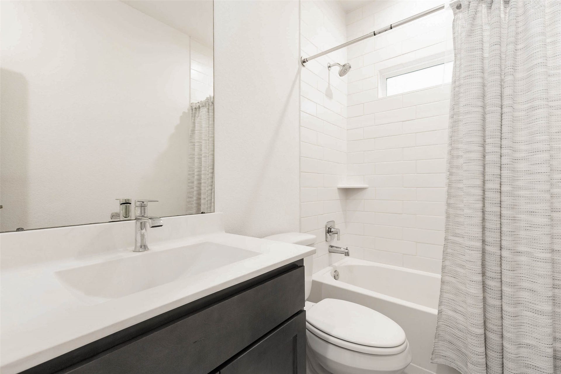 3205 Bello Green Lane, Katy, TX 77493 Downstairs bathroom