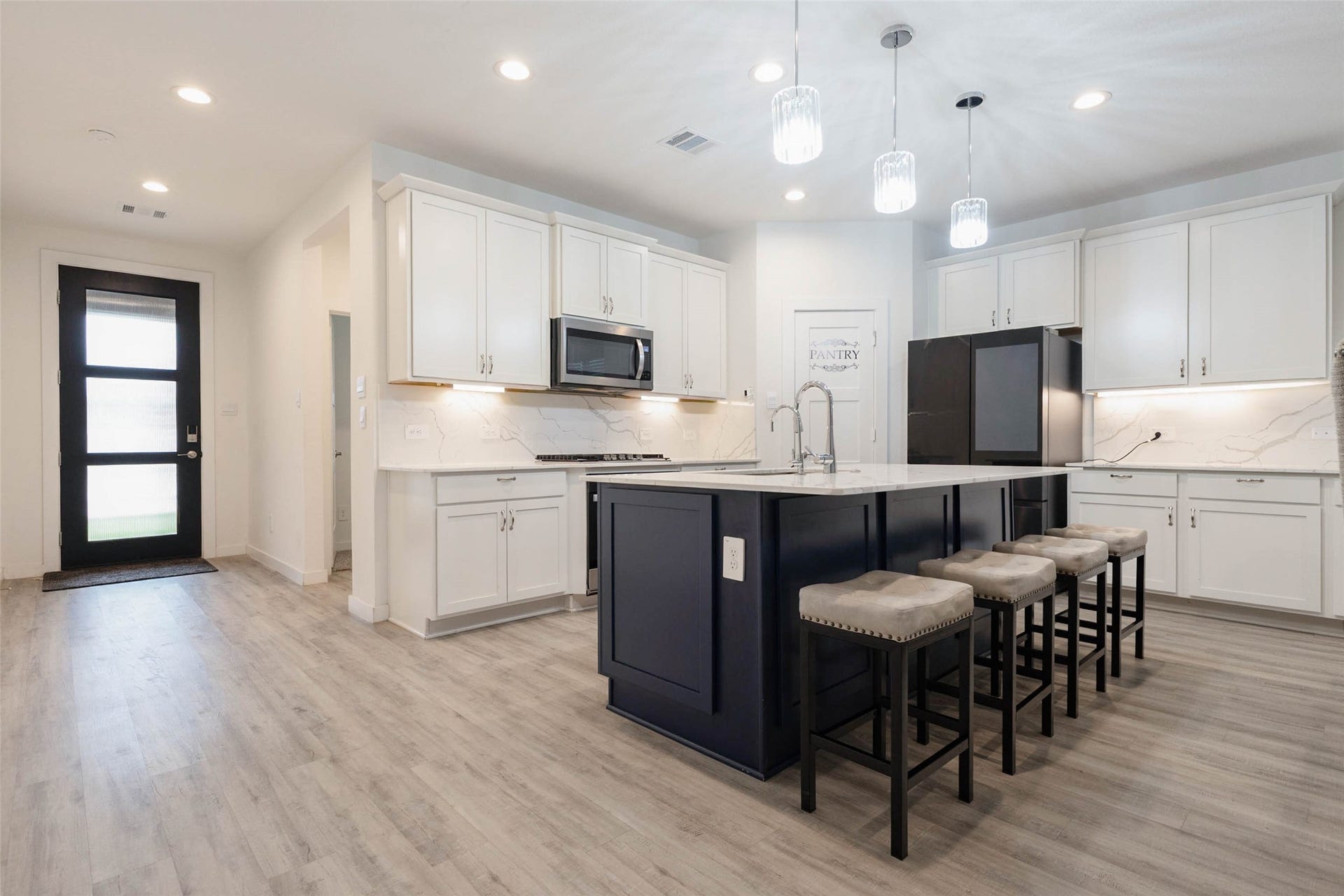 3205 Bello Green Lane, Katy, TX 77493 Kitchen island