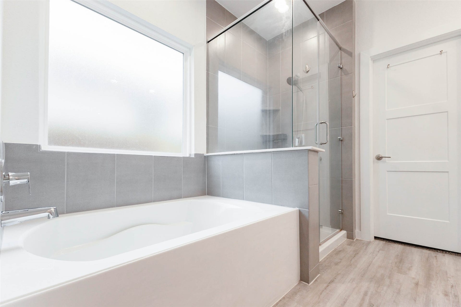 3205 Bello Green Lane, Katy, TX 77493 Primary tub and shower