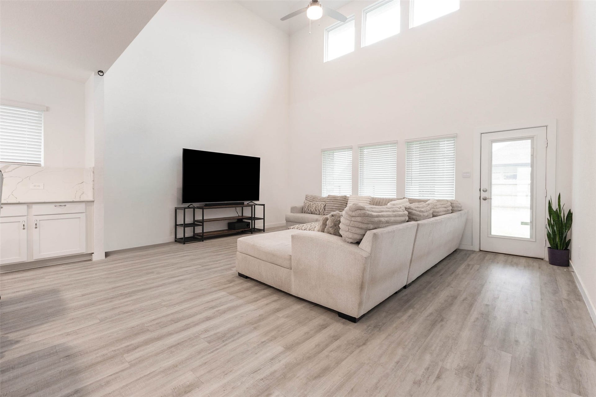 3205 Bello Green Lane, Katy, TX 77493 Living room