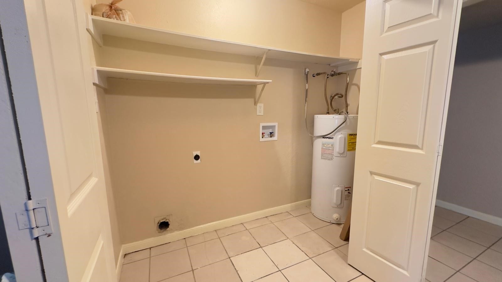 17523 Fieldglen Drive, Houston, TX 77084 Laundry Room