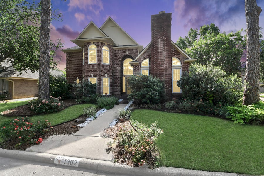 Property photo for 1302 Wickshire Lane, Houston, TX