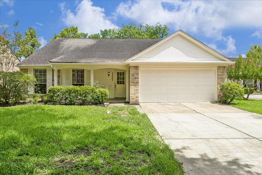 Property photo for 3207 Rimrock Drive, Missouri City, TX