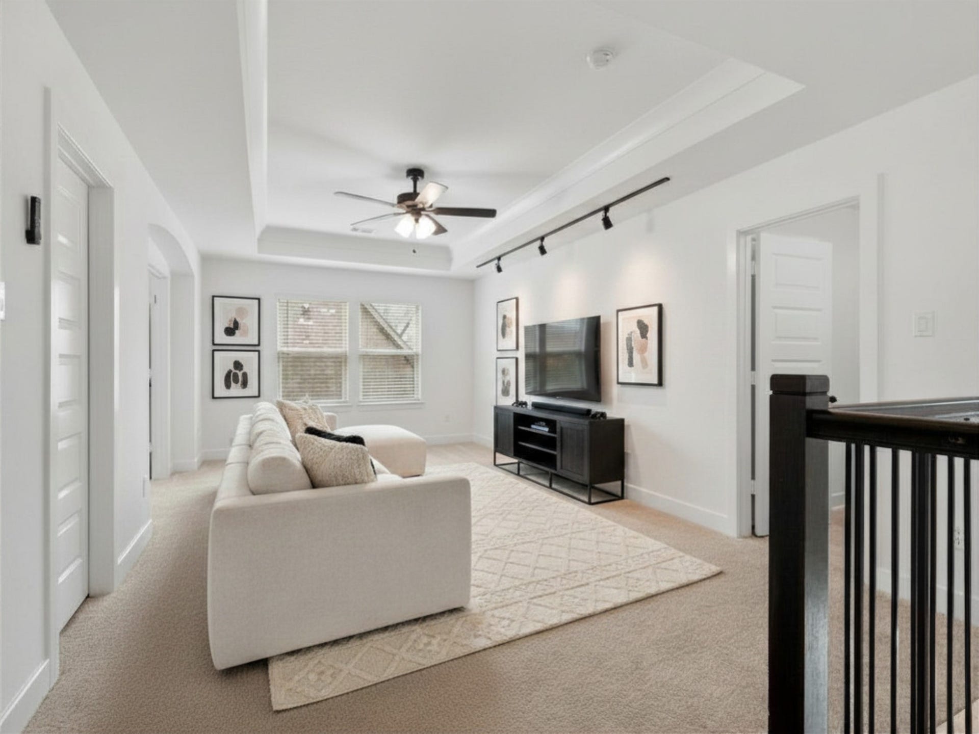 1911 Golden Leaf Drive, Missouri City, TX 77459 Spacious Game Room upstairs, perfect for entertaining. *virtually staged*