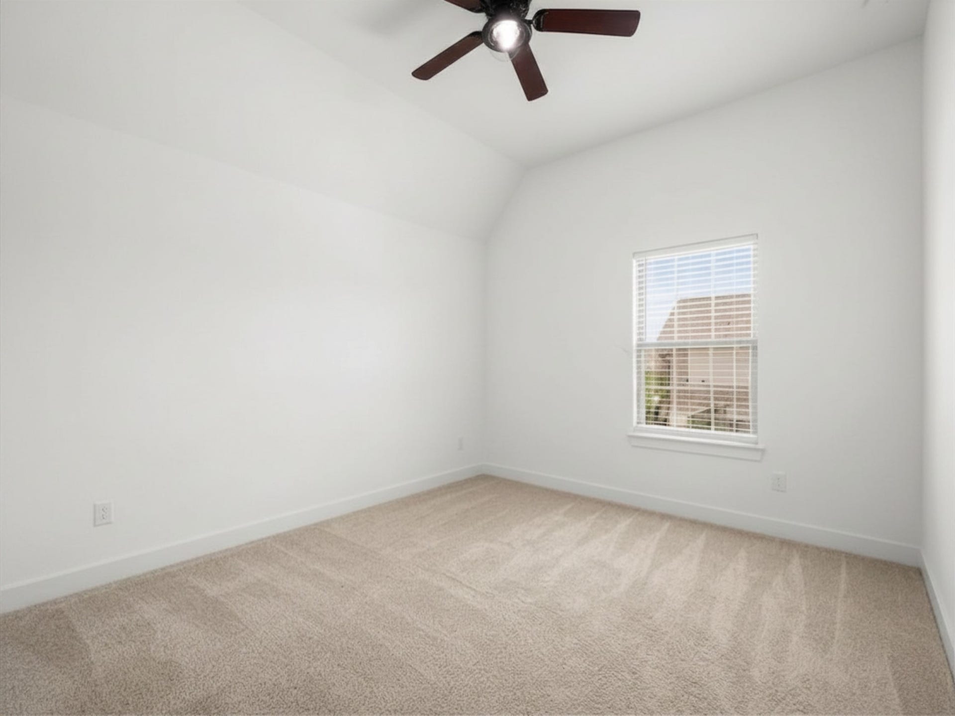 1911 Golden Leaf Drive, Missouri City, TX 77459 Additional upstairs bedroom with ceiling fan.