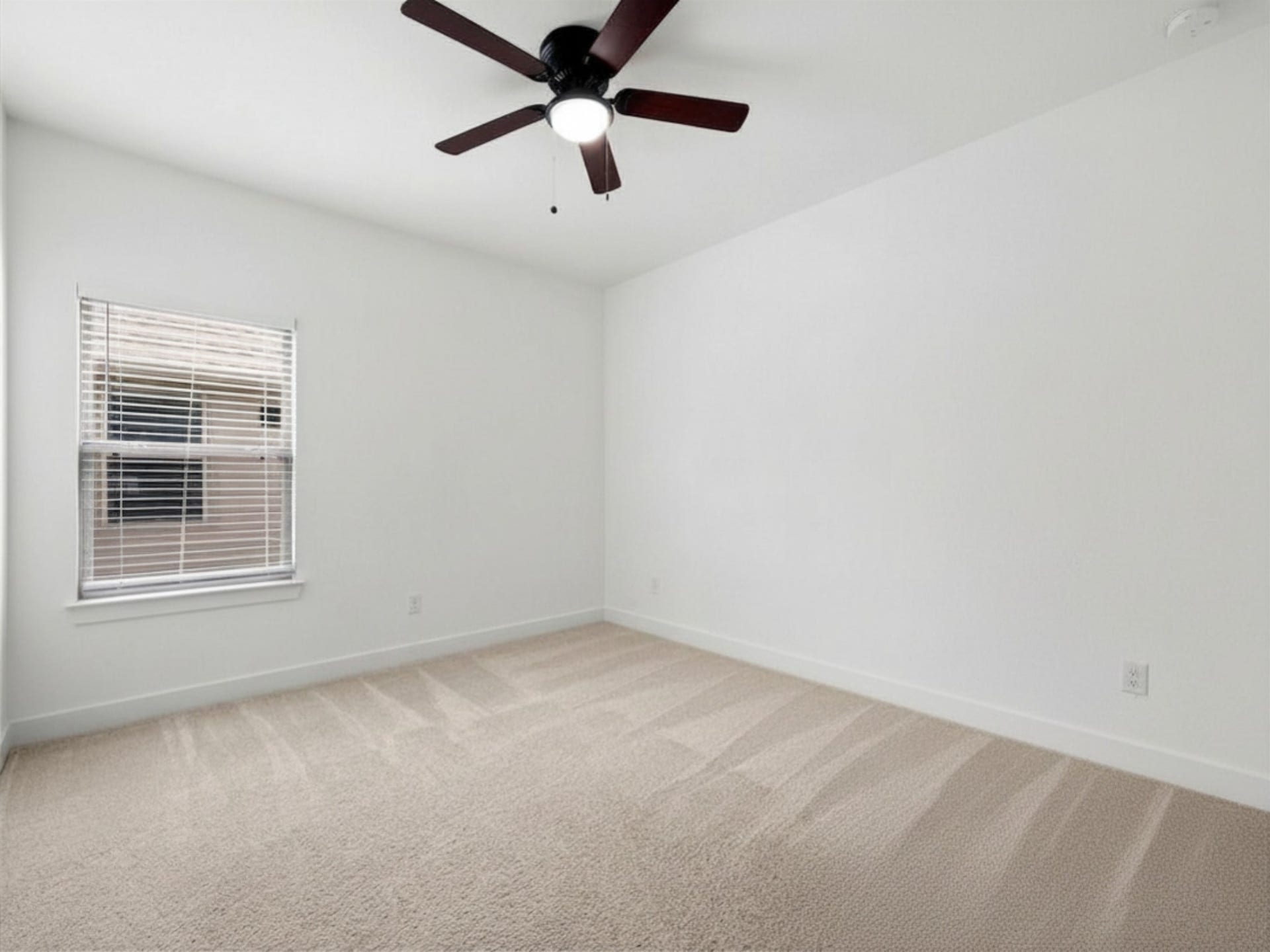 1911 Golden Leaf Drive, Missouri City, TX 77459 Third upstairs bedroom with ceiling fan and neutral carpet.