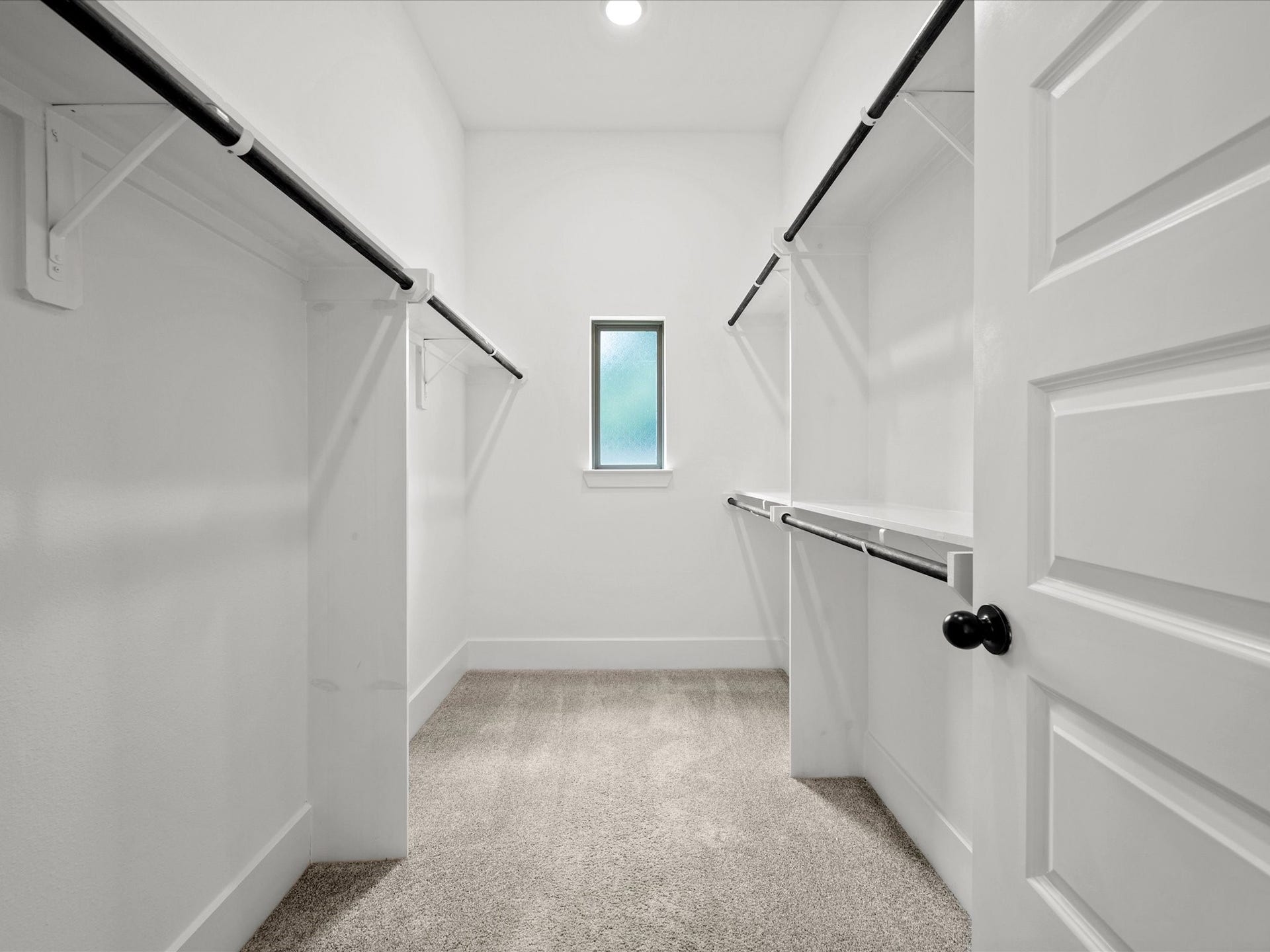 1911 Golden Leaf Drive, Missouri City, TX 77459 Primary suites walk-in closets offering ample storage.