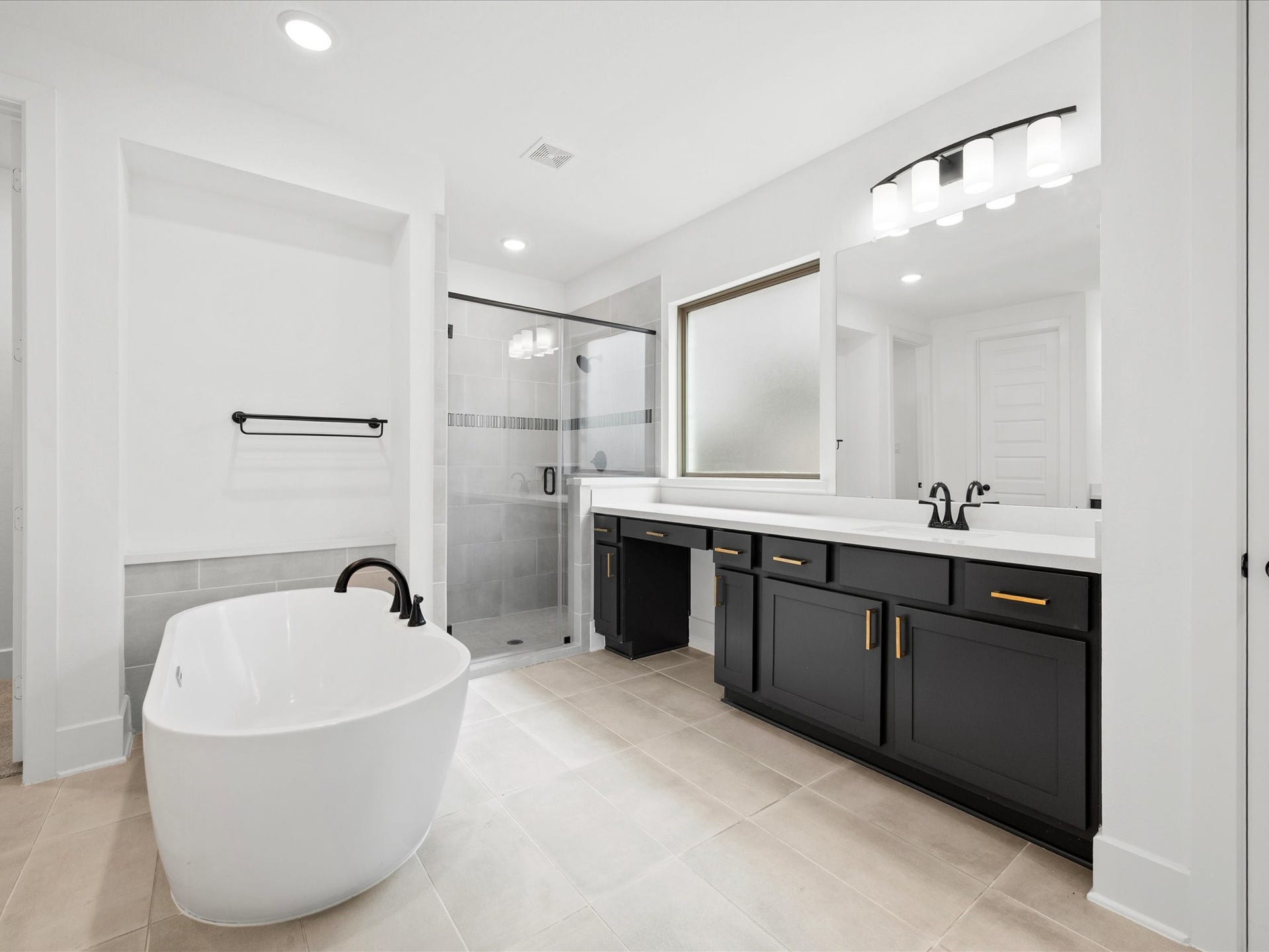 1911 Golden Leaf Drive, Missouri City, TX 77459 Primary suite bathroom featuring a large walk-in shower and standalone soaking tub.