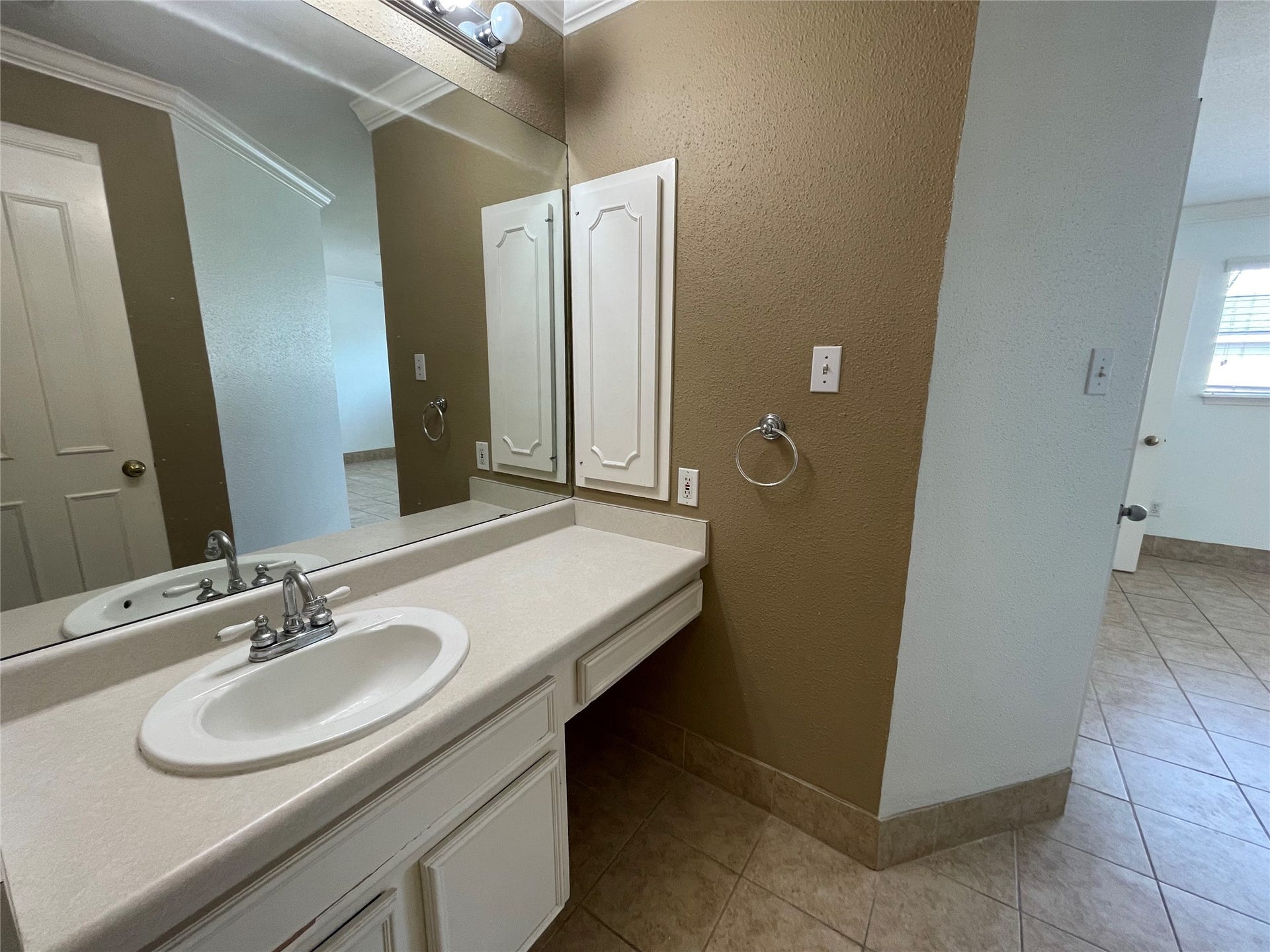 1908 Augusta Drive, #4, Houston, TX 77057 1908 Augusta Drive, #4, Houston, TX 77057