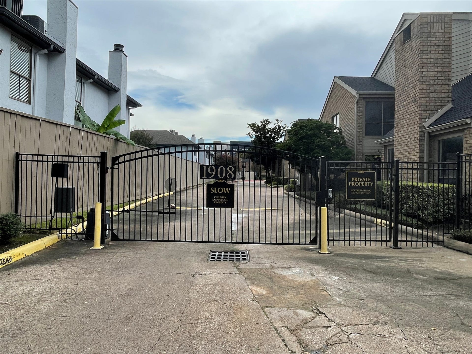 1908 Augusta Drive, #4, Houston, TX 77057 1908 Augusta Drive, #4, Houston, TX 77057