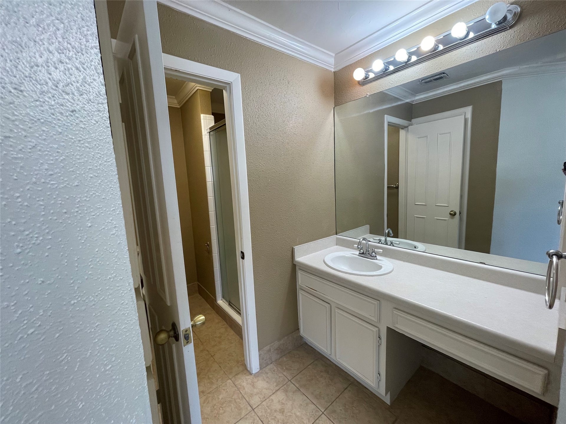 1908 Augusta Drive, #4, Houston, TX 77057 1908 Augusta Drive, #4, Houston, TX 77057