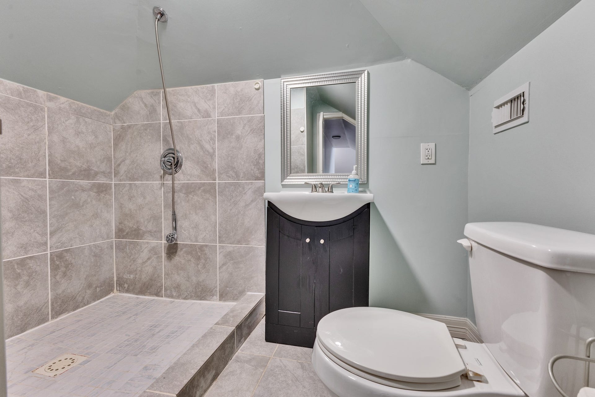 1429 Godwin Street, Houston, TX 77023 1429 Godwin Street, Houston, TX 77023