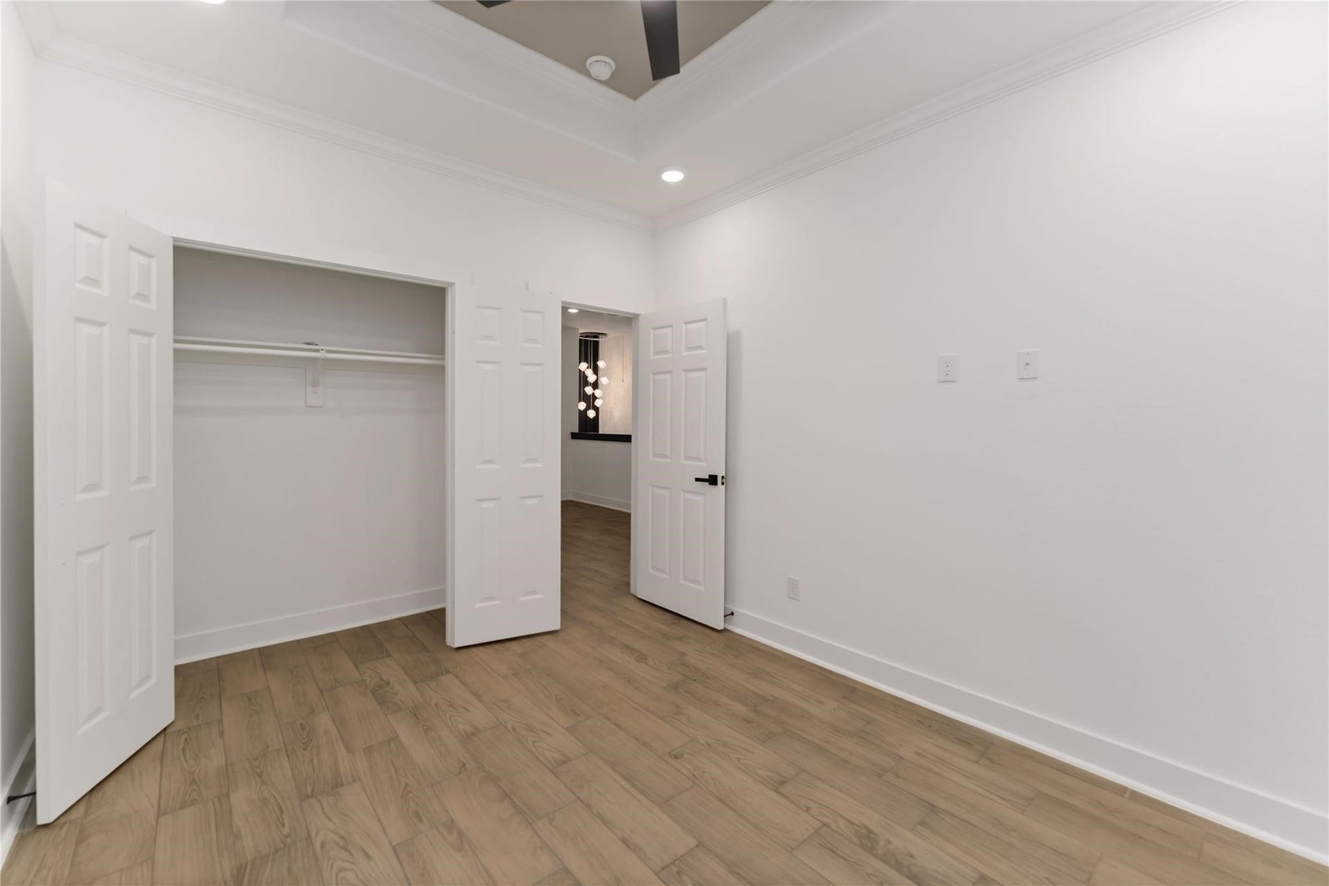 6736 Paris Street, Houston, TX 77021 6736 Paris Street, Houston, TX 77021