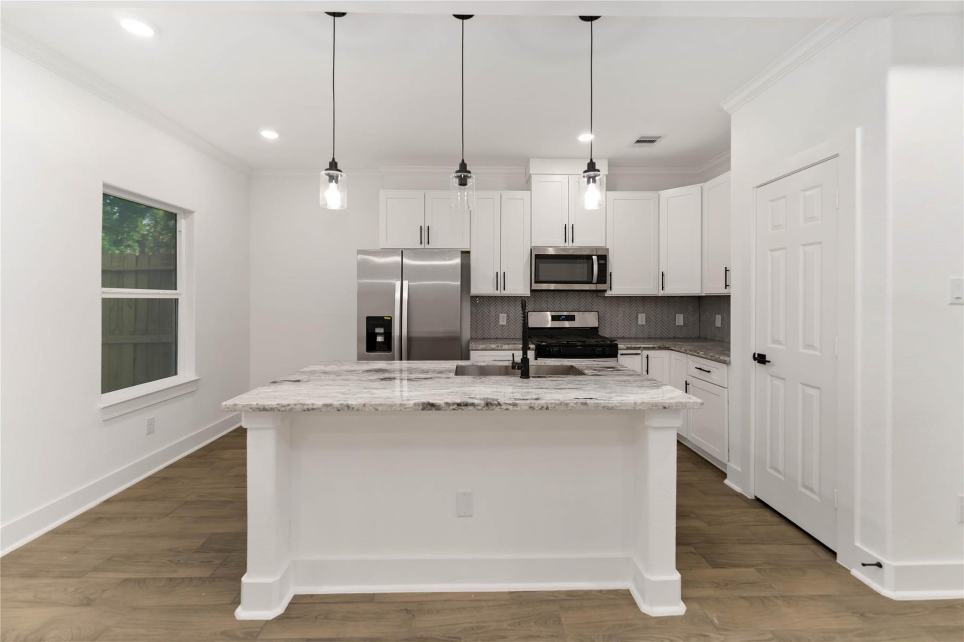 6736 Paris Street, Houston, TX 77021 6736 Paris Street, Houston, TX 77021