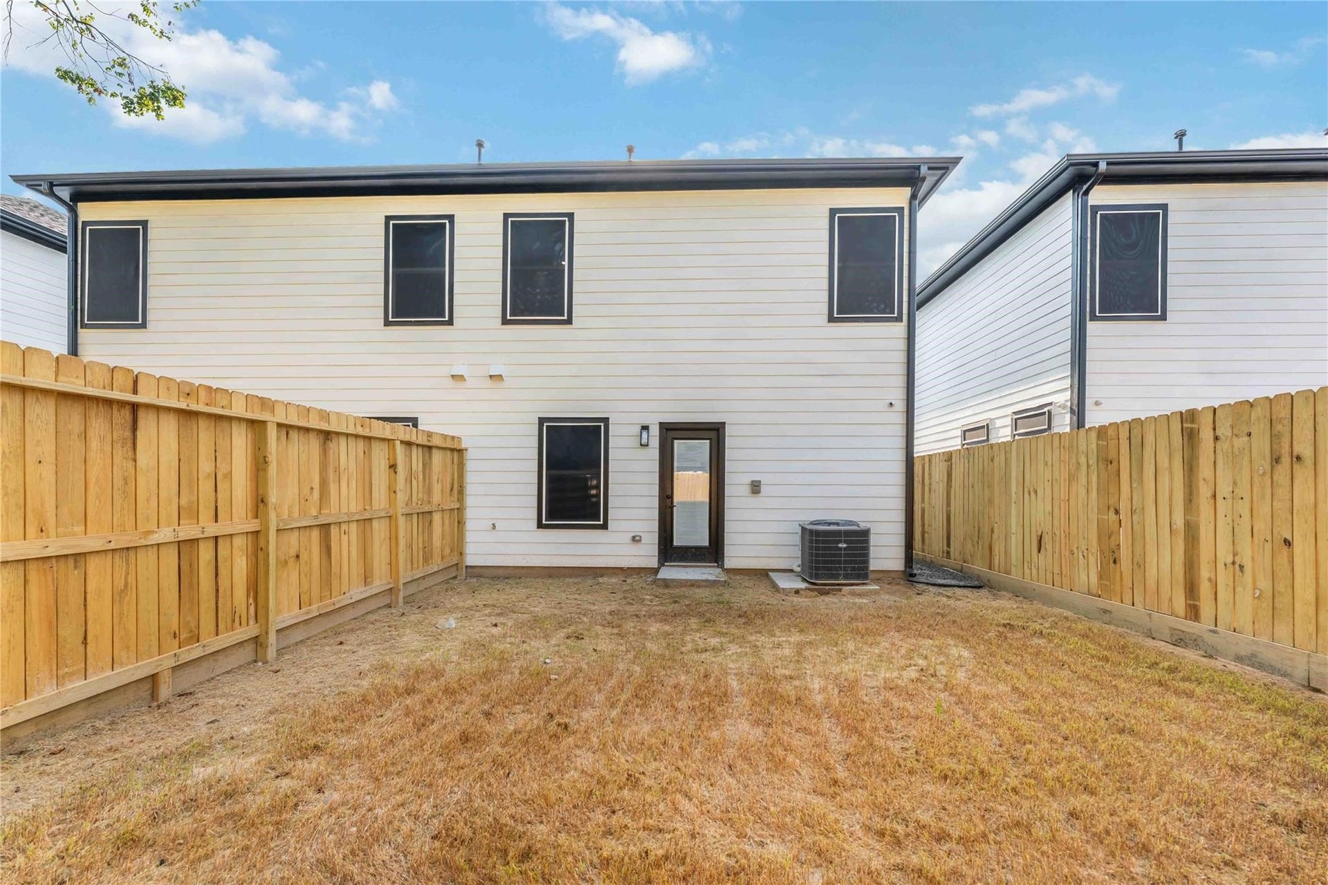 6736 Paris Street, Houston, TX 77021 6736 Paris Street, Houston, TX 77021