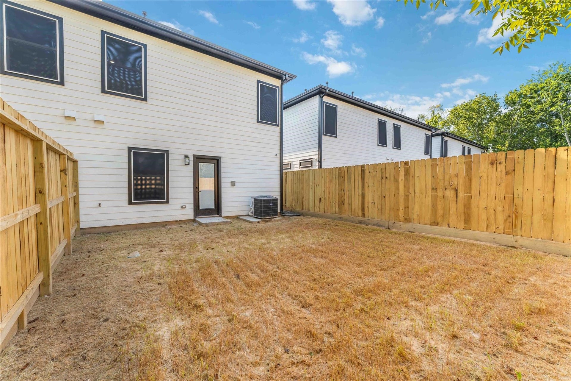 6736 Paris Street, Houston, TX 77021 6736 Paris Street, Houston, TX 77021
