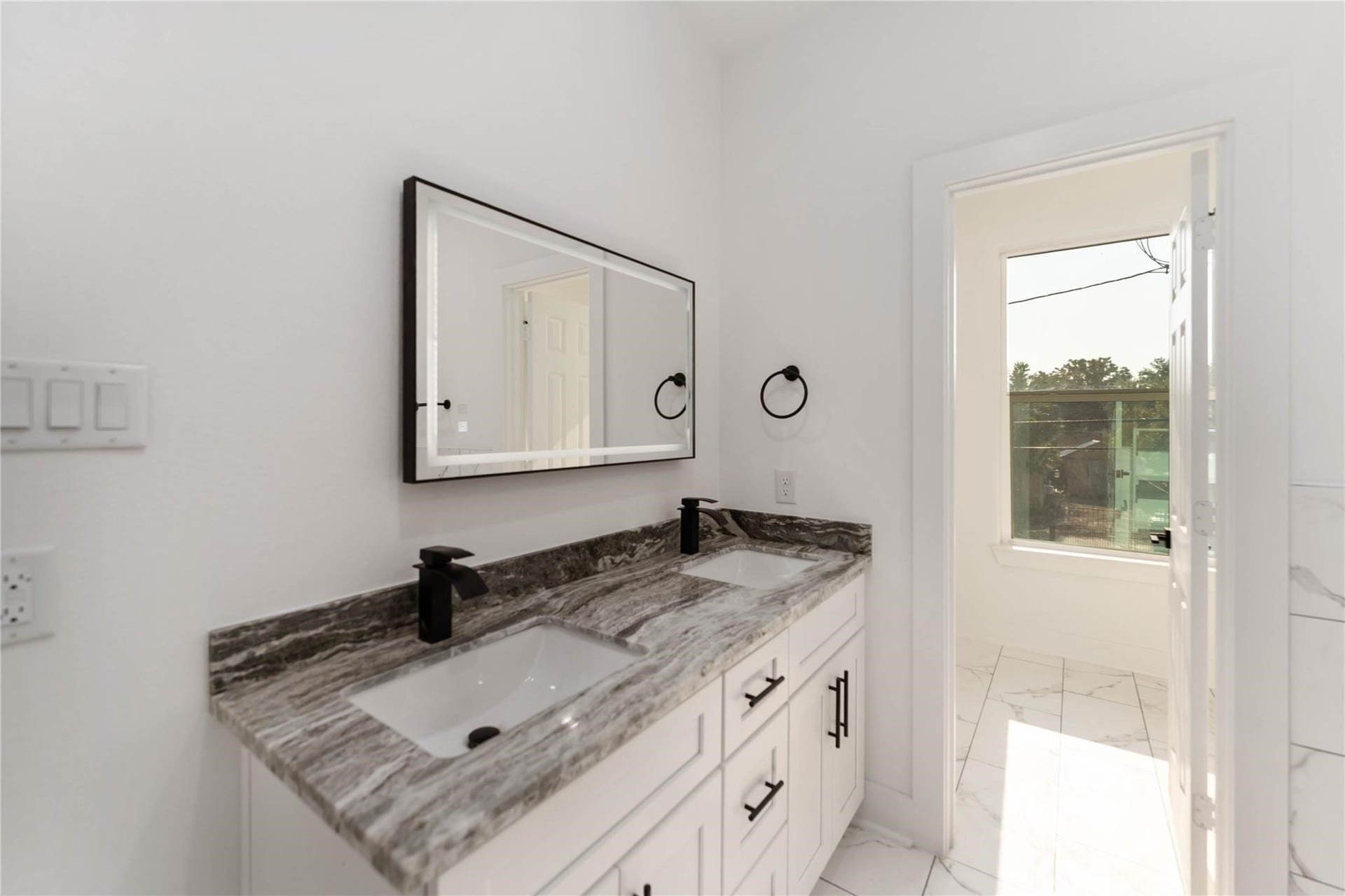 6736 Paris Street, Houston, TX 77021 6736 Paris Street, Houston, TX 77021