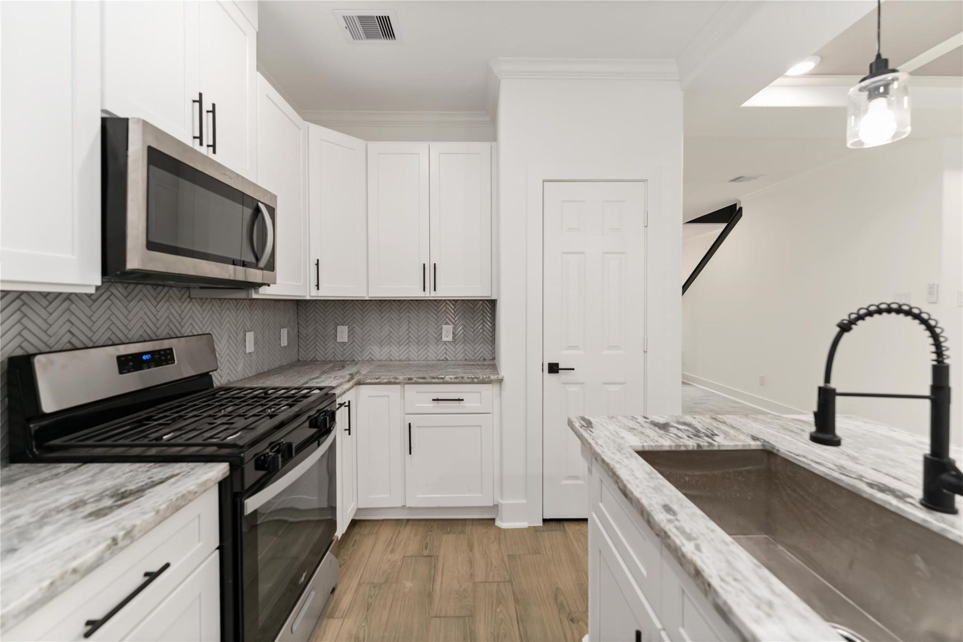 6736 Paris Street, Houston, TX 77021 6736 Paris Street, Houston, TX 77021