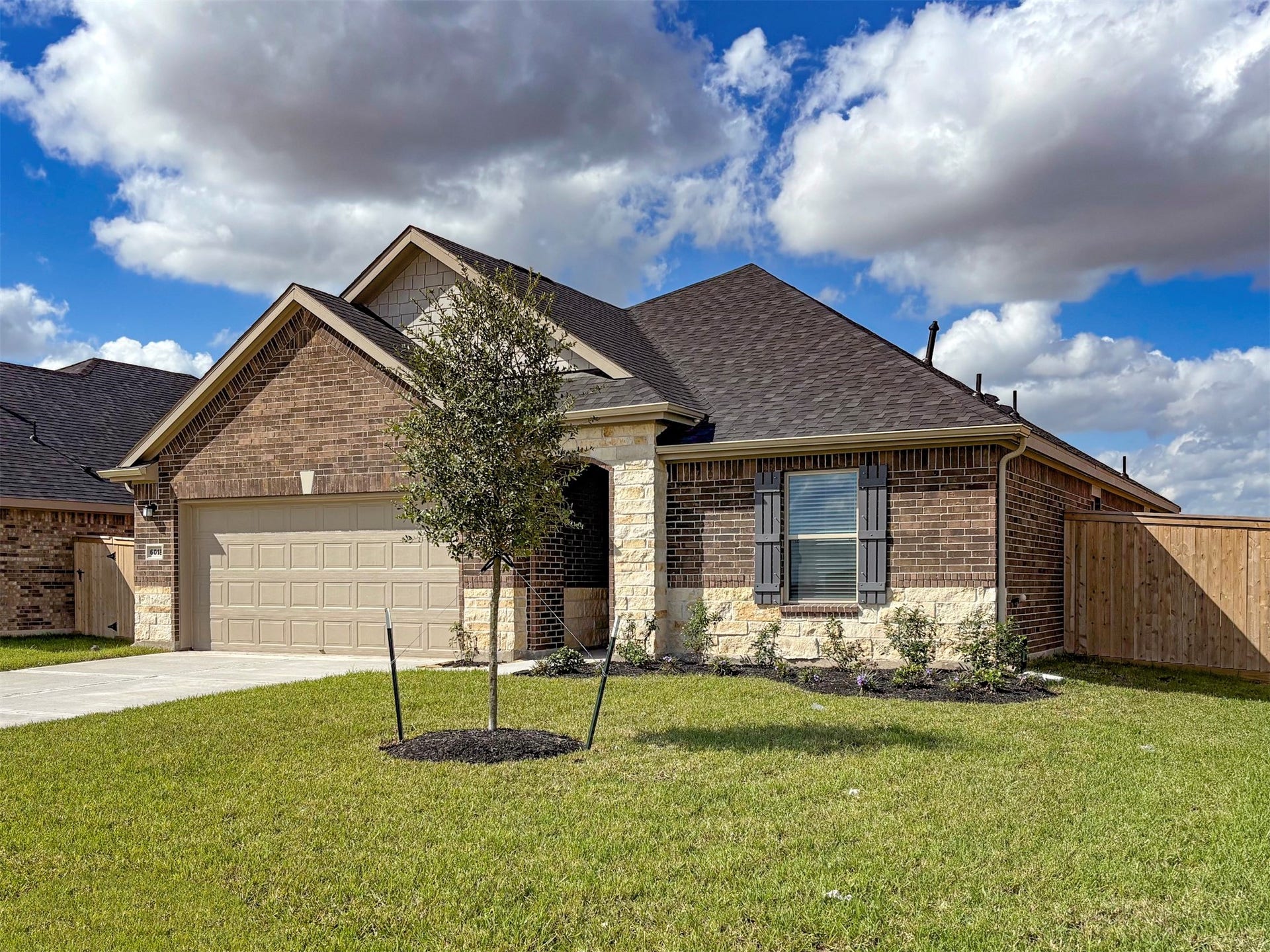 6018 Monte Thomas, Manvel, TX 77578 Don't miss this great opportunity to live in this brand new home!
