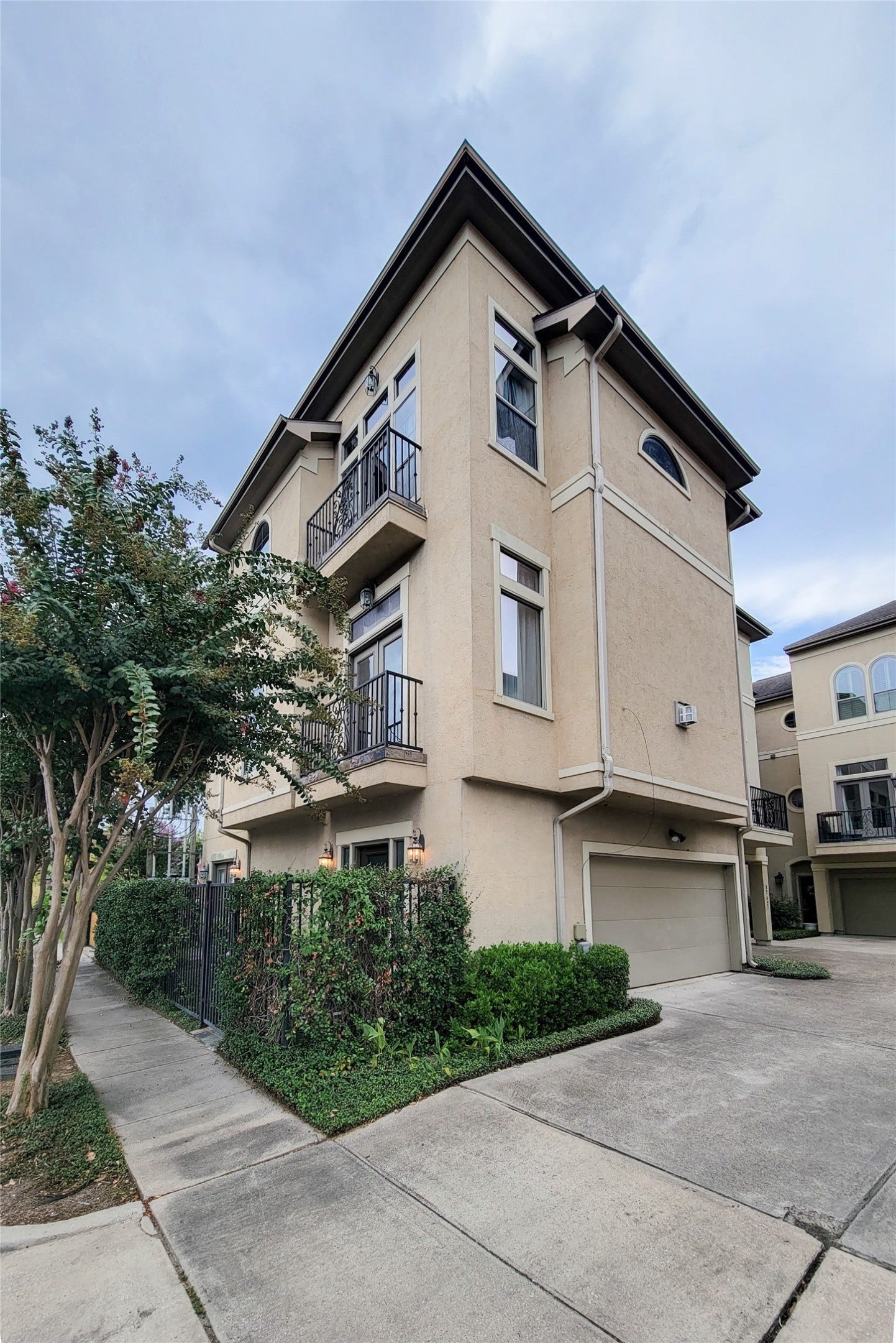 1742 Michigan Street, #F, Houston, TX 77006 1742 Michigan Street, #F, Houston, TX 77006
