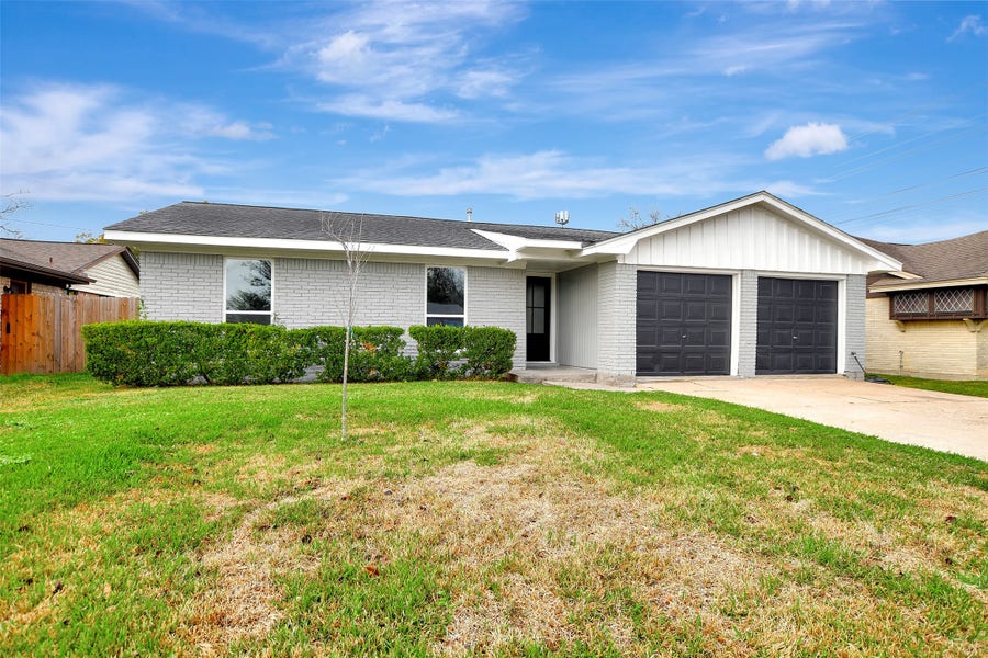 Property photo for 704 Teabury Avenue, Pasadena, TX