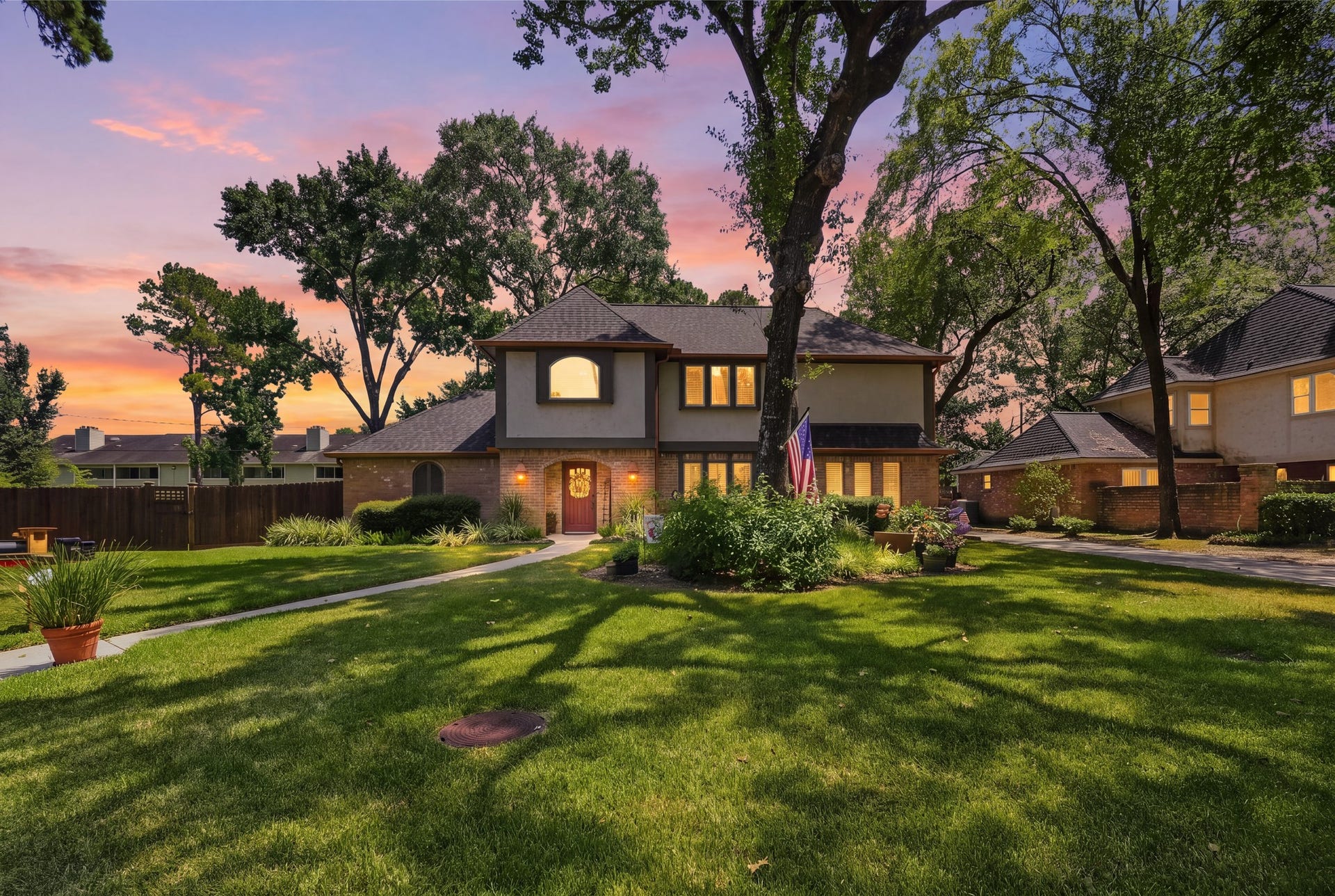 5111 Wightman Court, Houston, TX 77069 WELCOME TO YOUR BEAUTIFULLY MAINTAINED AND UPDATED HOME!
